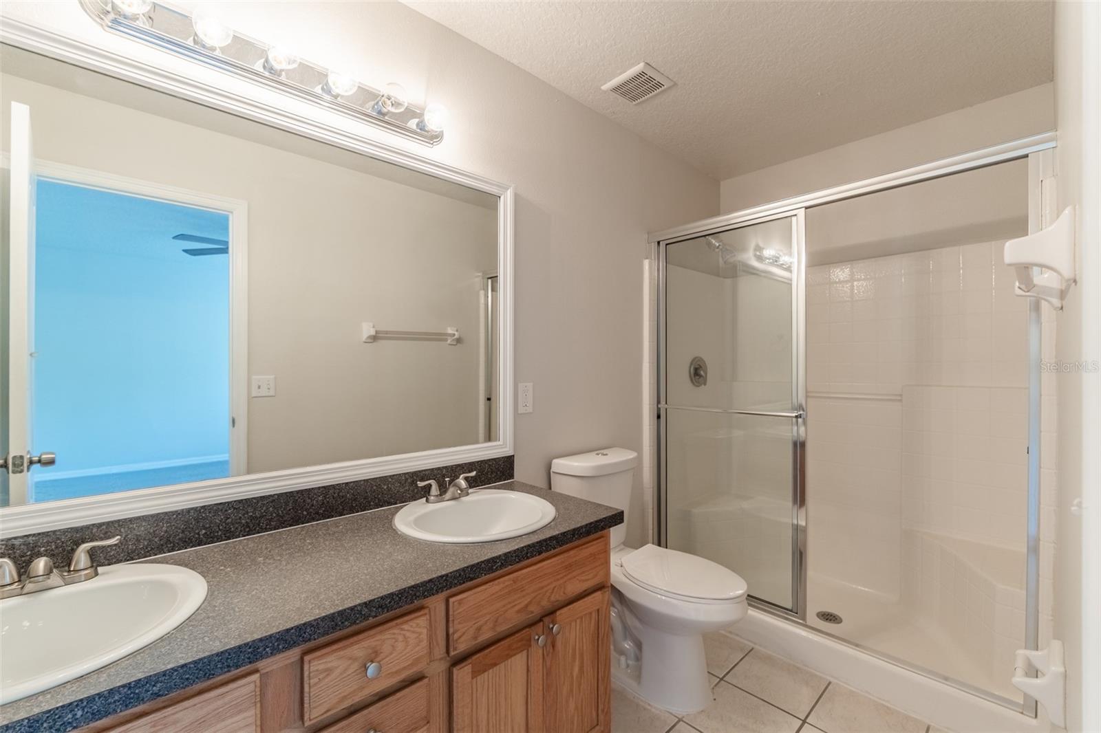 Image 22 of 37 For 1129 Royal Ridge Drive