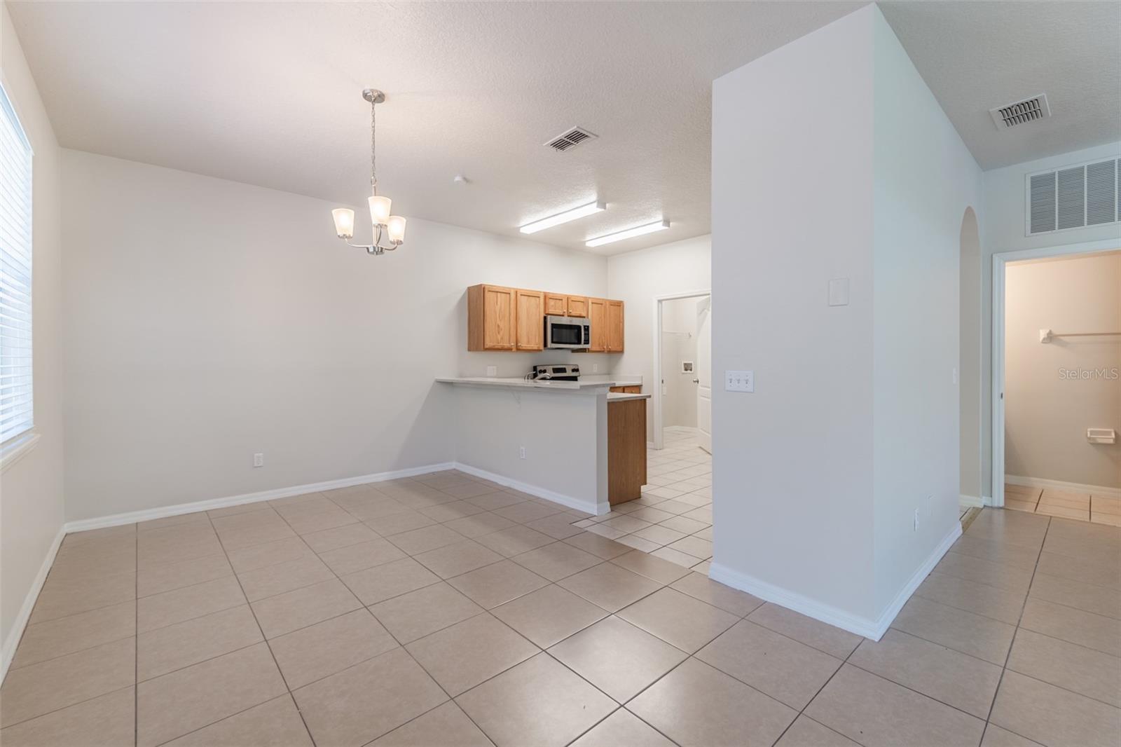Image 7 of 37 For 1129 Royal Ridge Drive
