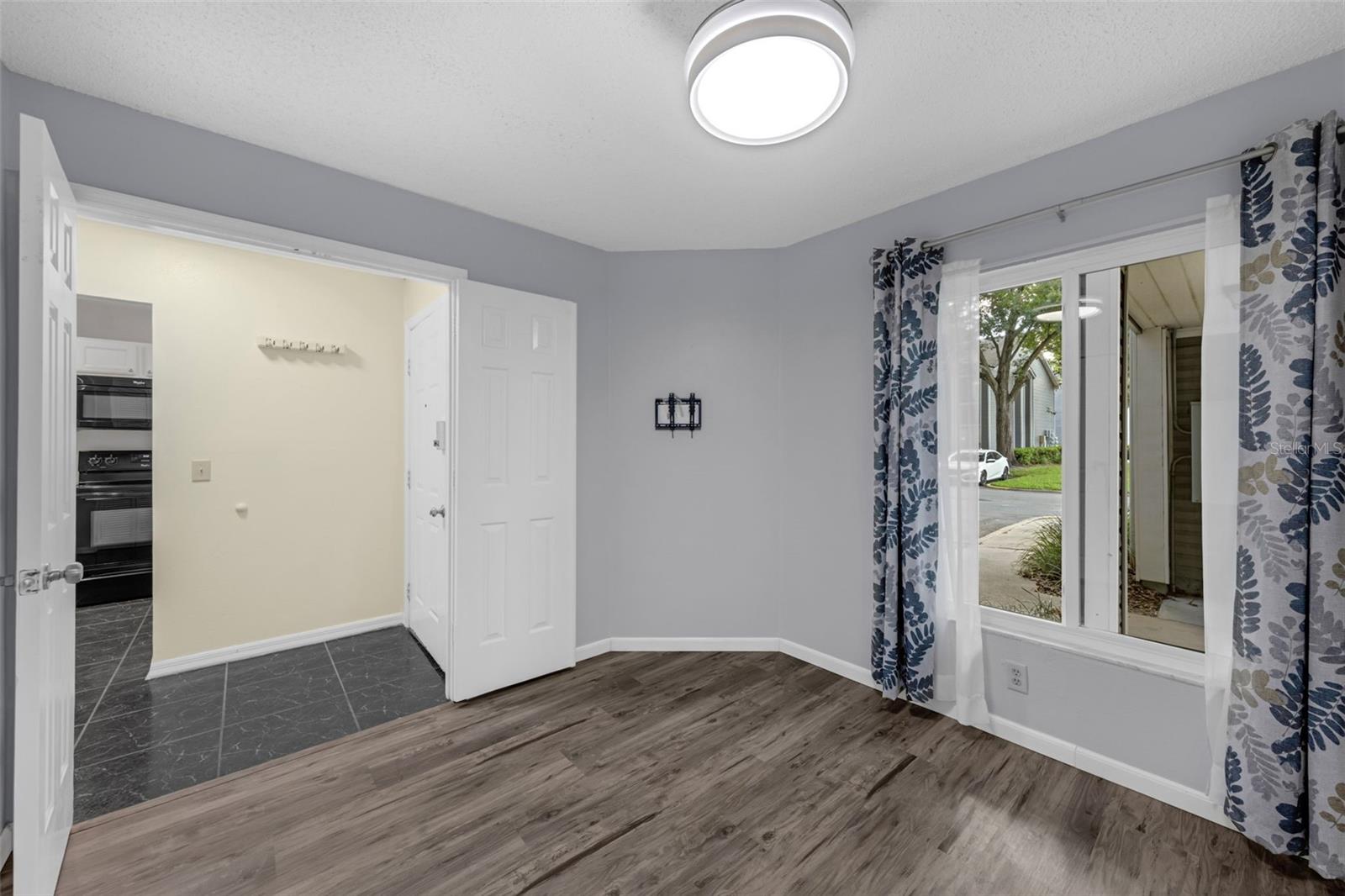 Image 10 of 25 For 2206 Stonington Avenue 2206