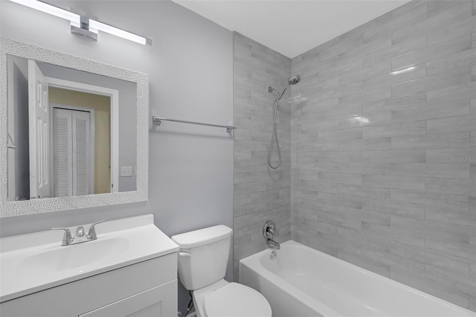 Image 11 of 25 For 2206 Stonington Avenue 2206
