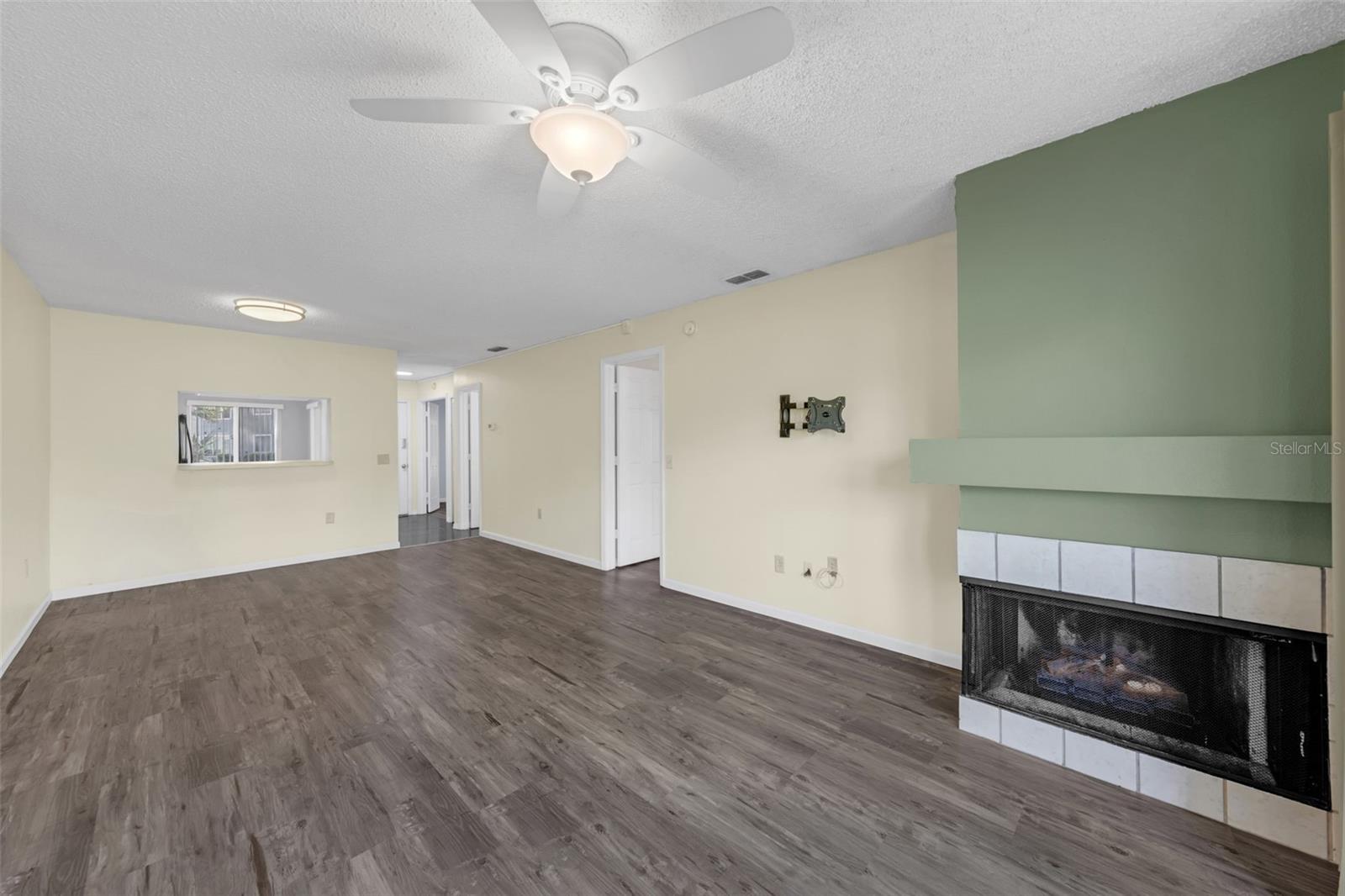 Image 12 of 25 For 2206 Stonington Avenue 2206
