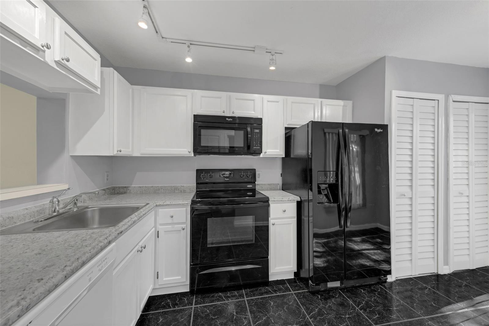 Image 2 of 25 For 2206 Stonington Avenue 2206