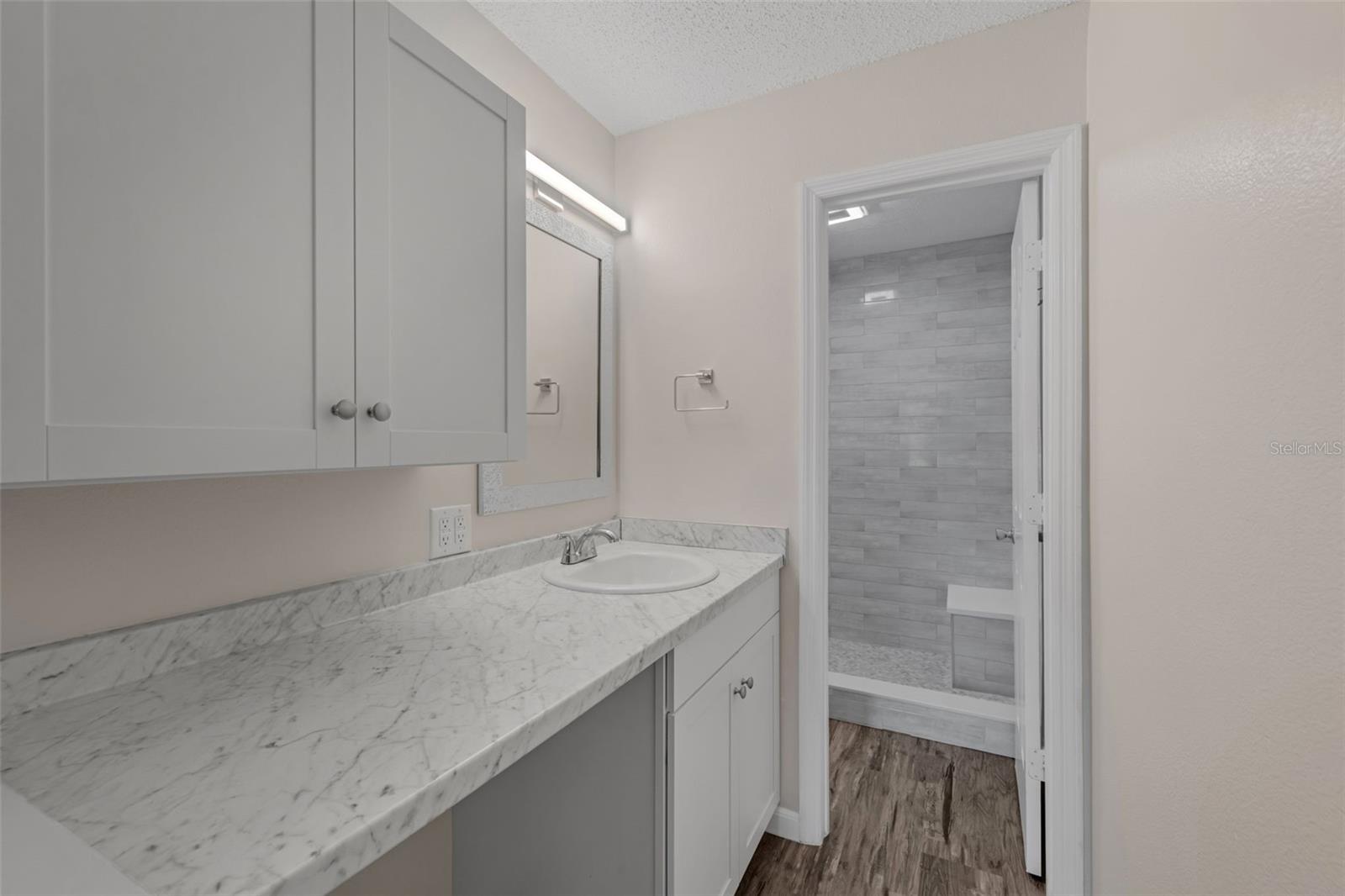 Image 5 of 25 For 2206 Stonington Avenue 2206