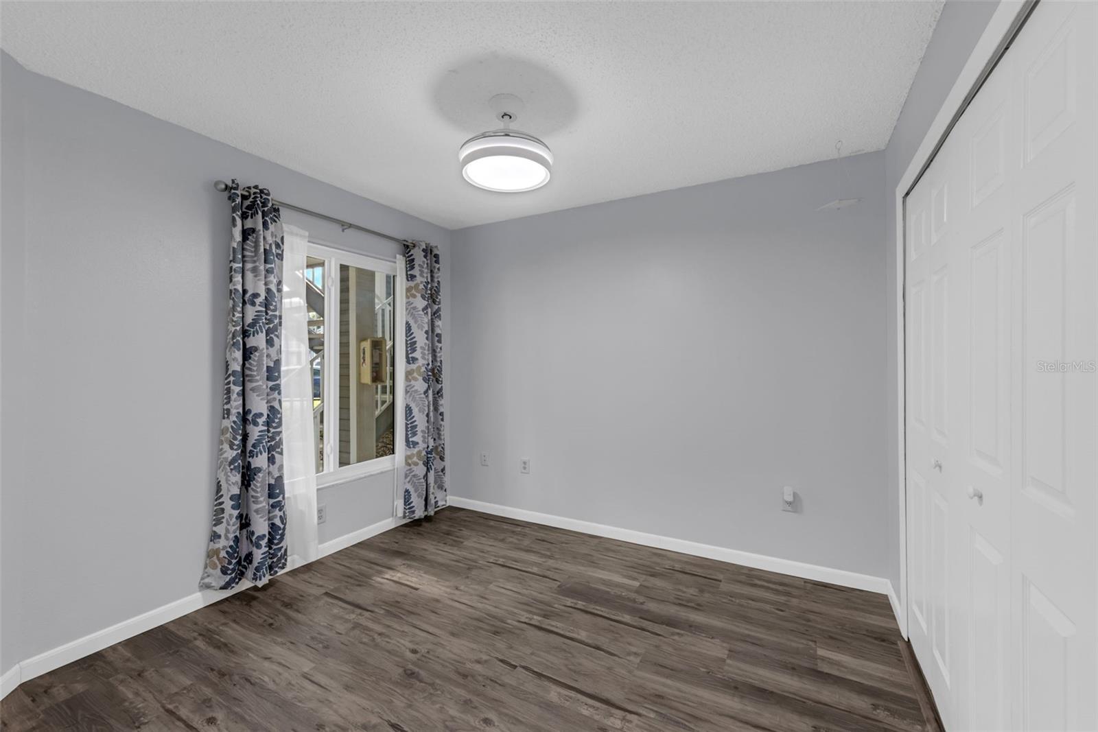 Image 9 of 25 For 2206 Stonington Avenue 2206
