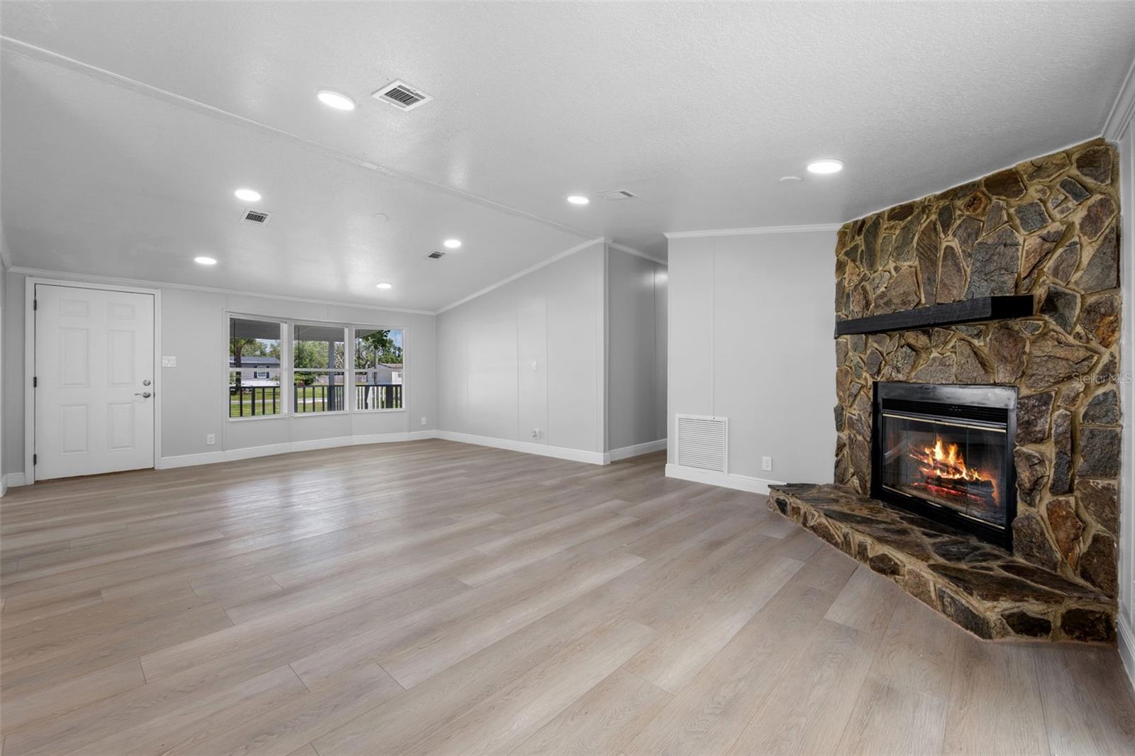 Image 14 of 44 For 171 Sandpine Court