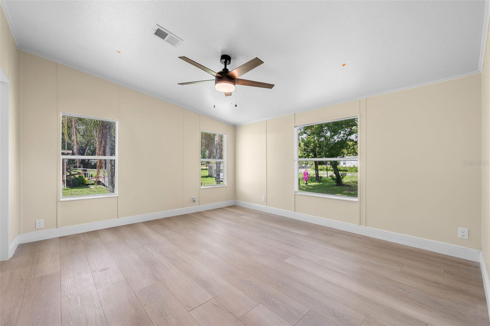 Image 17 of 44 For 171 Sandpine Court