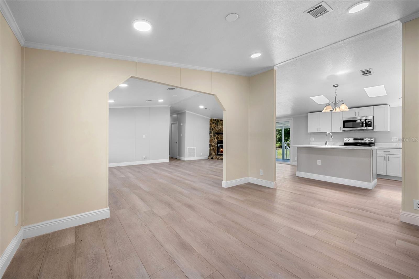Image 7 of 44 For 171 Sandpine Court