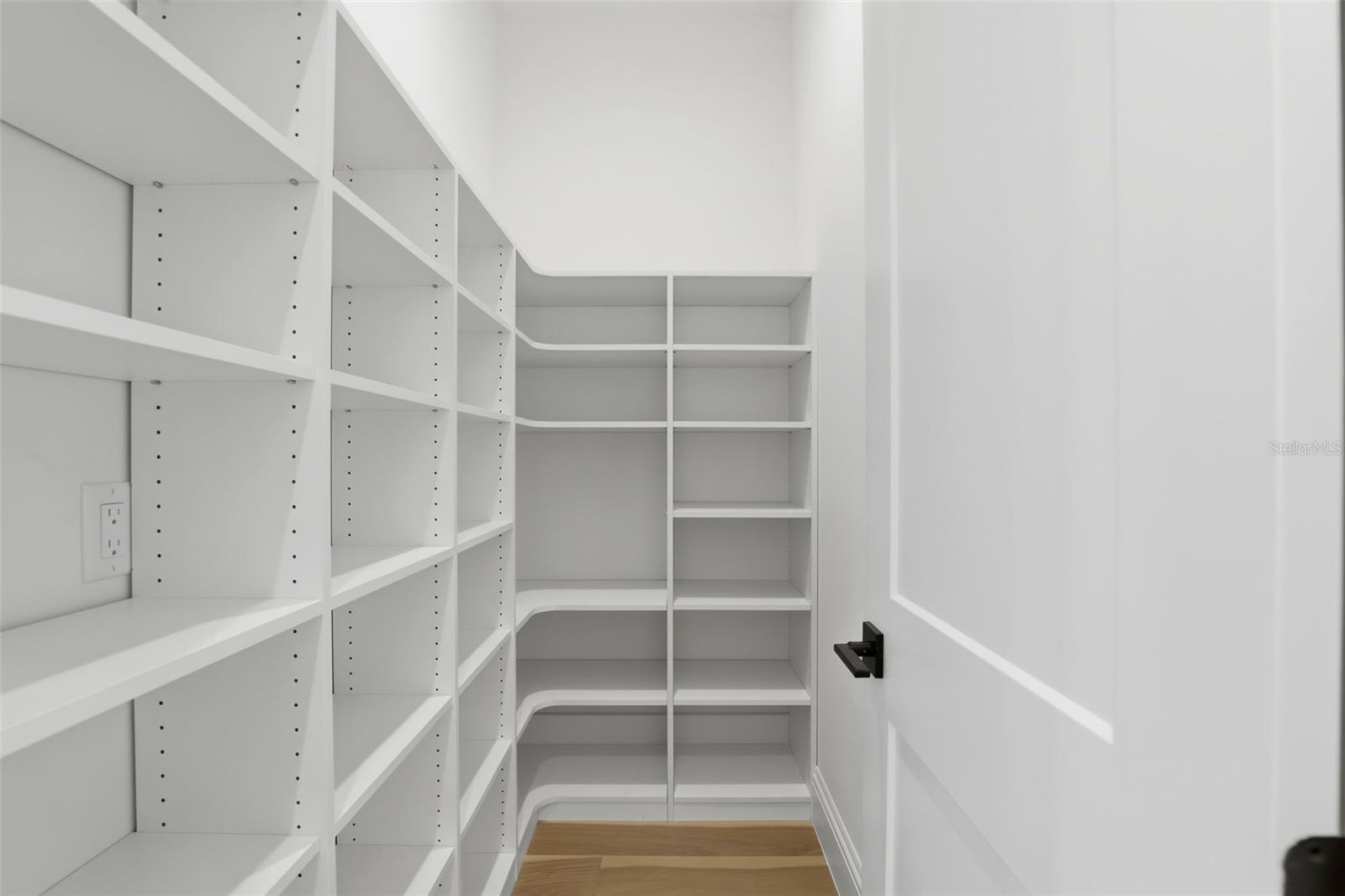 Image 16 of 49 For 2215 Amherst Avenue