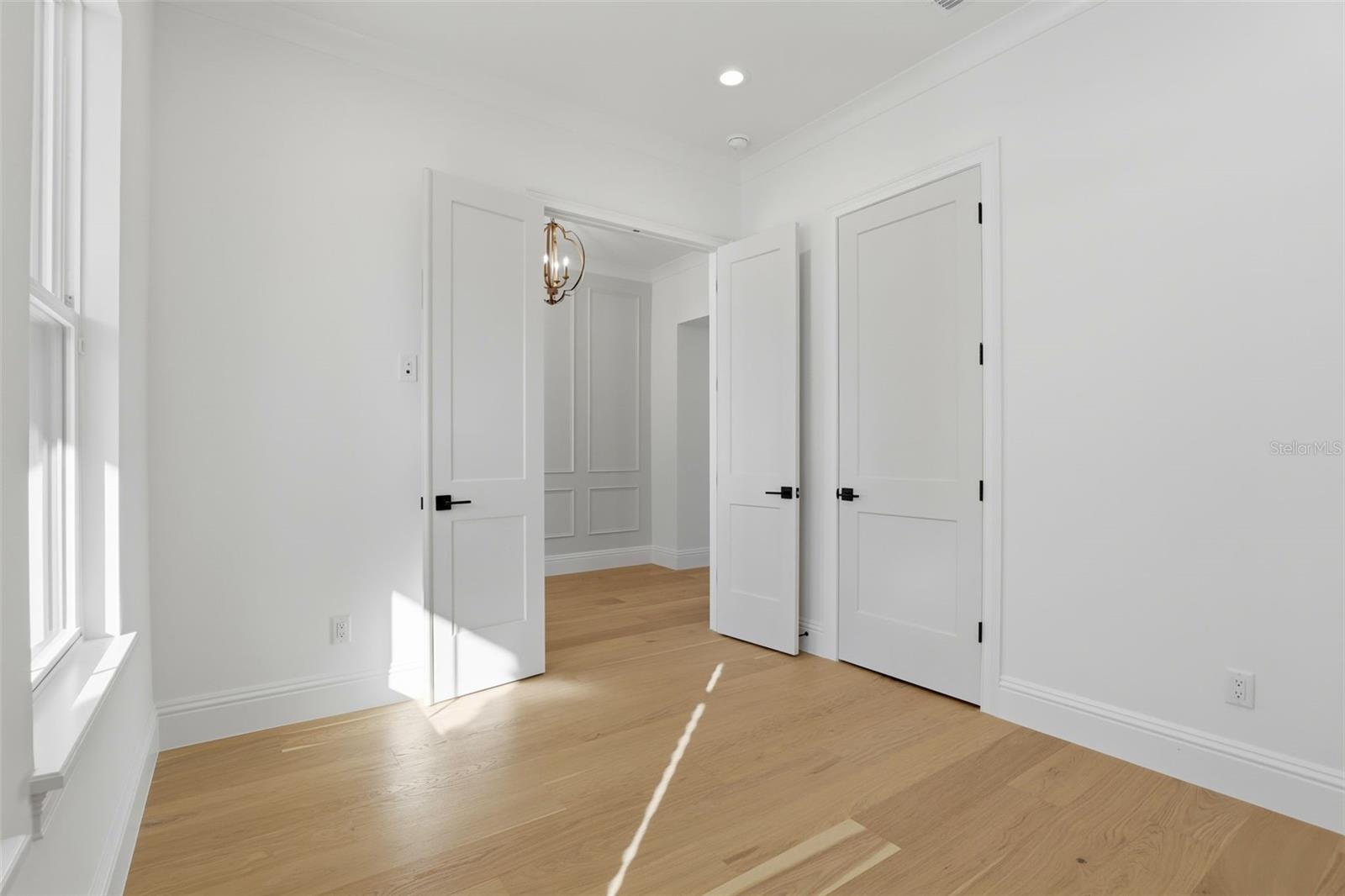 Image 29 of 49 For 2215 Amherst Avenue