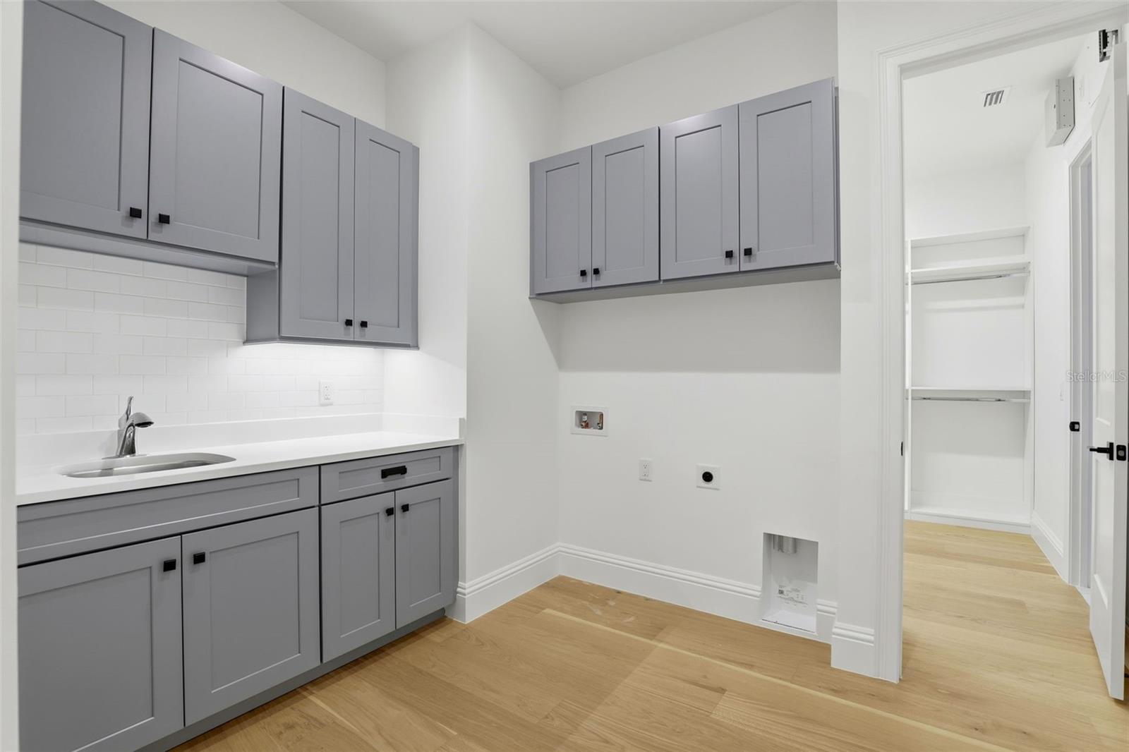 Image 39 of 49 For 2215 Amherst Avenue