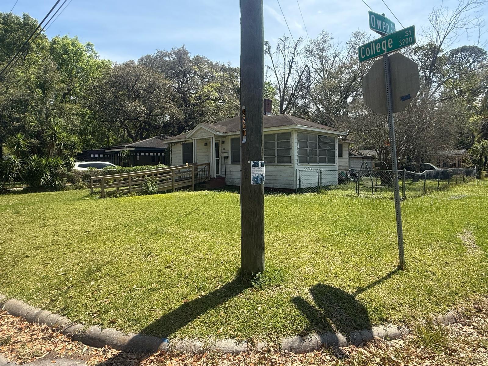 Image 8 of 8 For 3258 College Street