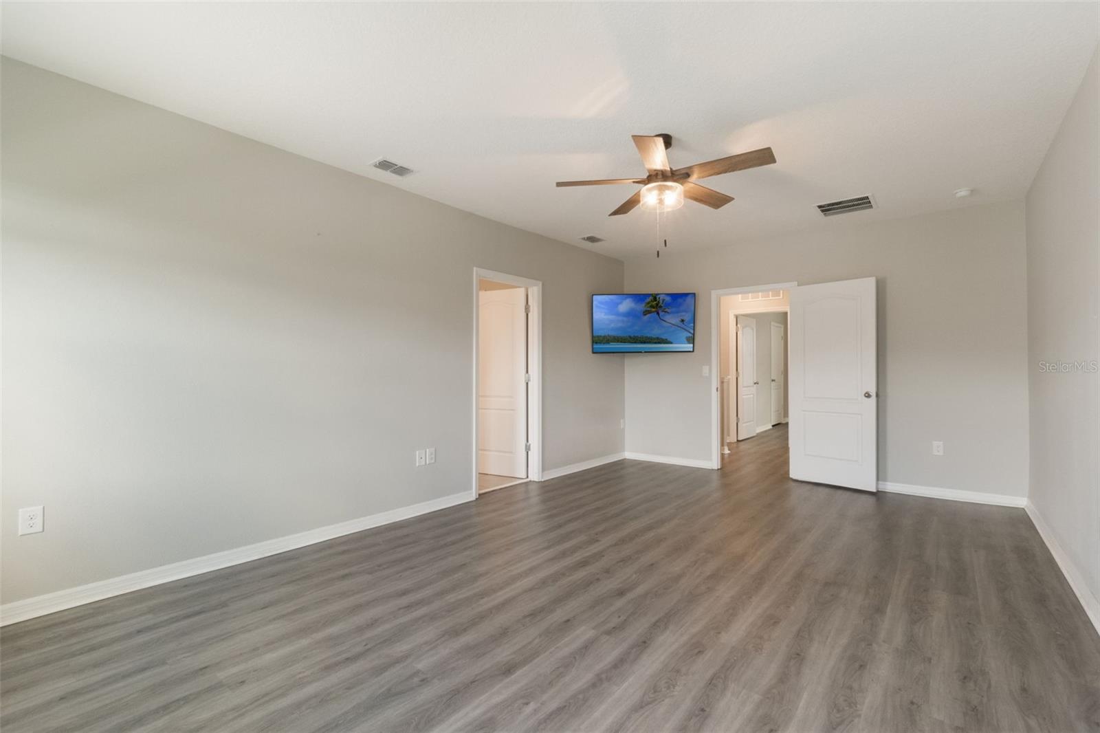 Image 16 of 39 For 6808 Cranes Roost Road