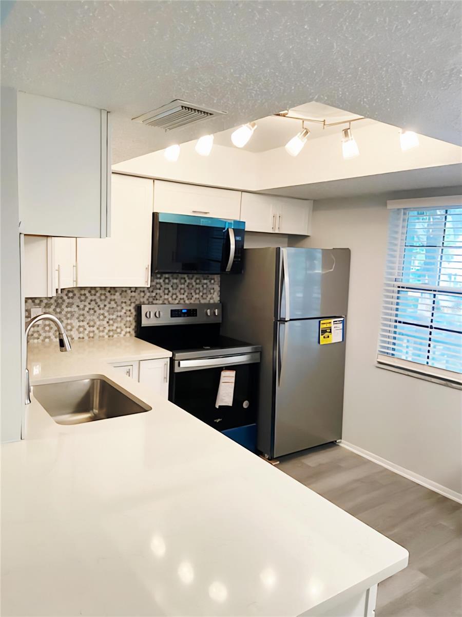 Image 4 of 16 For 821 Patricia Avenue 202
