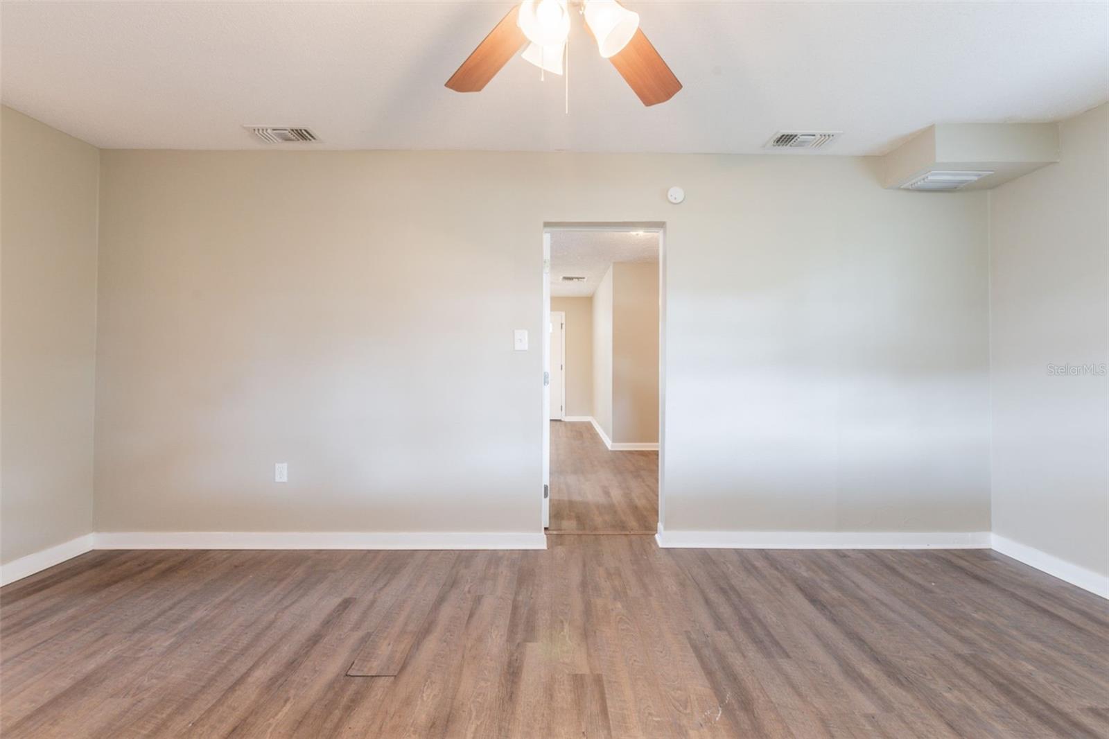 Image 18 of 33 For 4555 Malibu Street