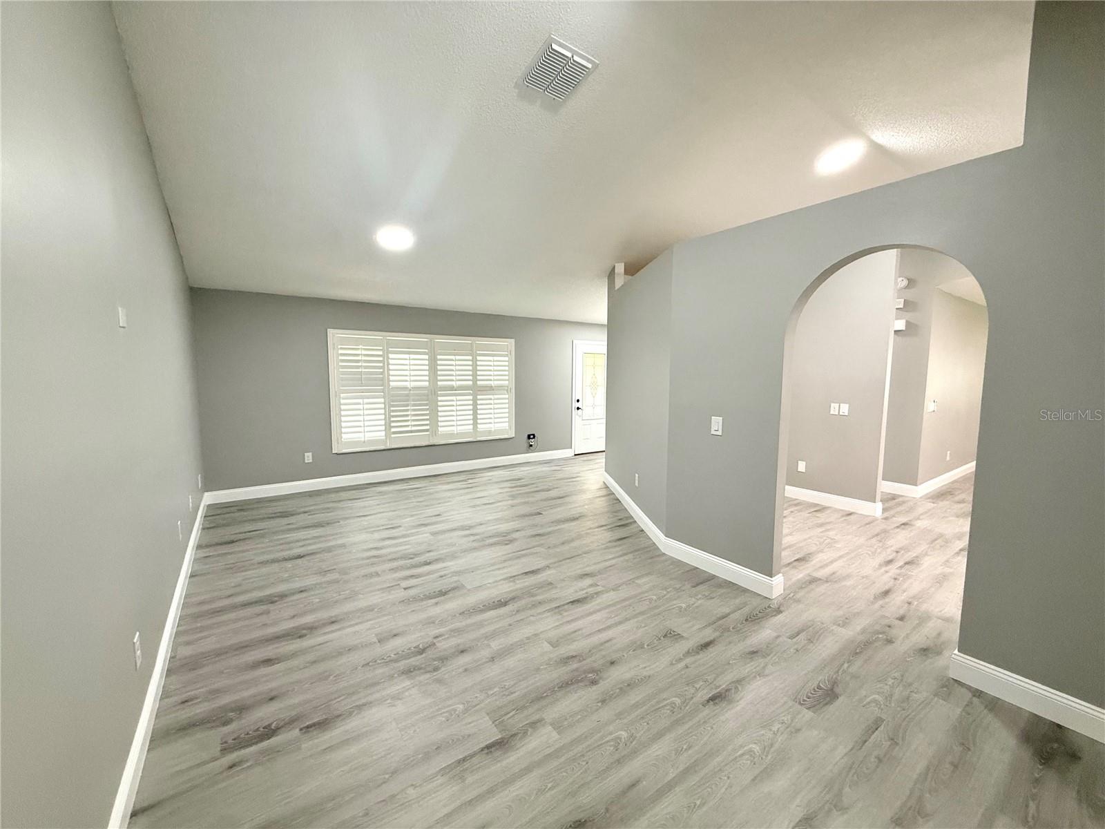 Image 33 of 69 For 926 Freshmeadow Court