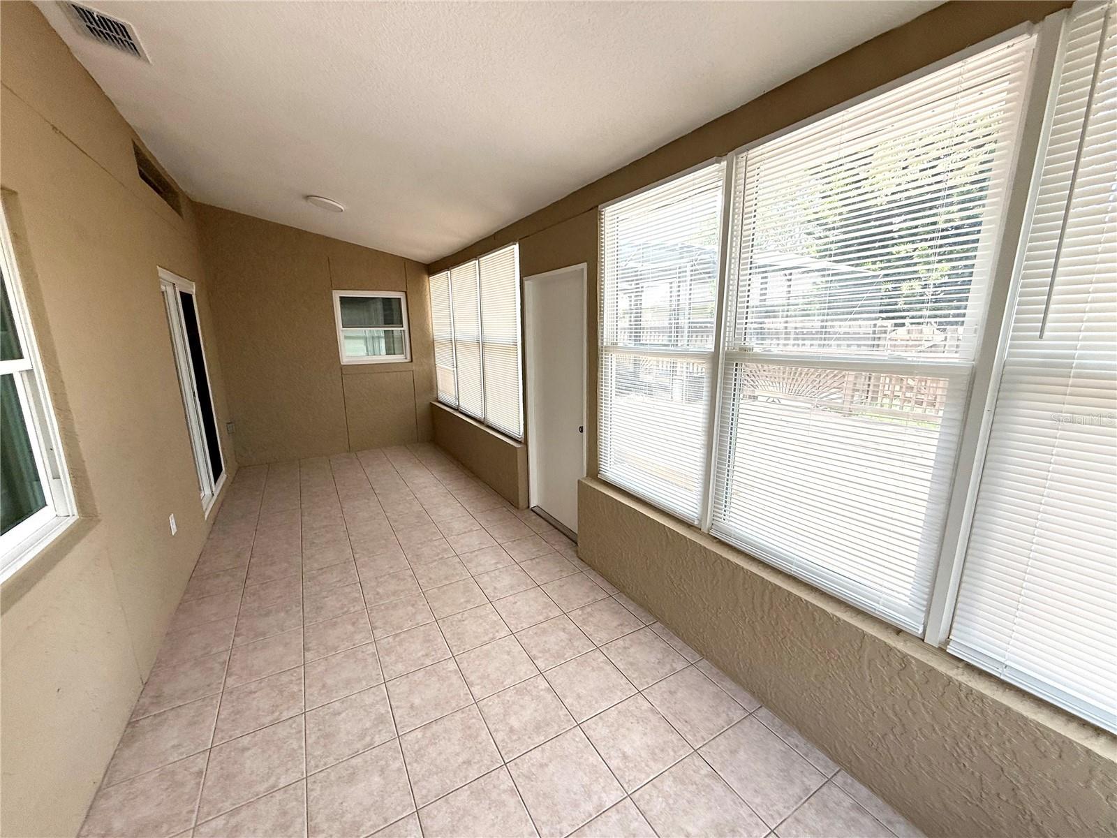 Image 39 of 69 For 926 Freshmeadow Court