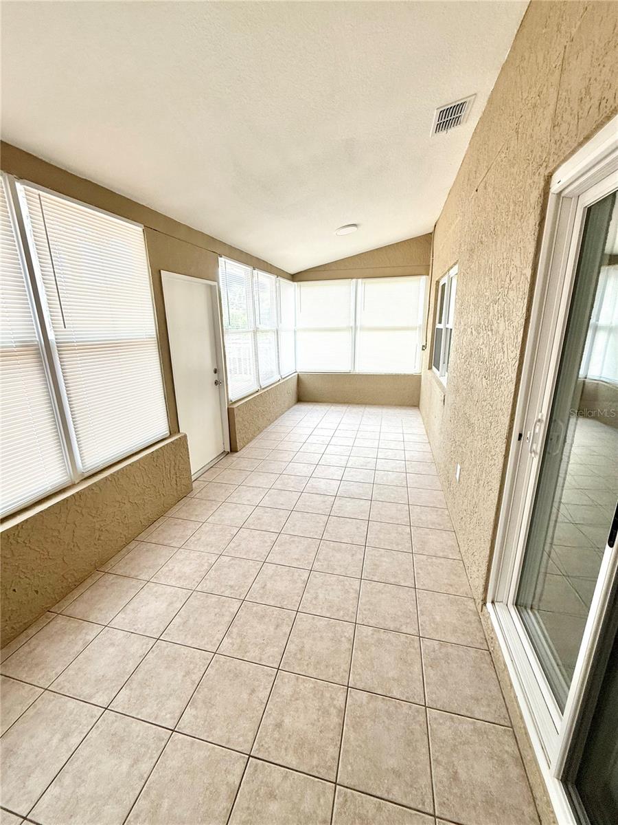 Image 40 of 69 For 926 Freshmeadow Court