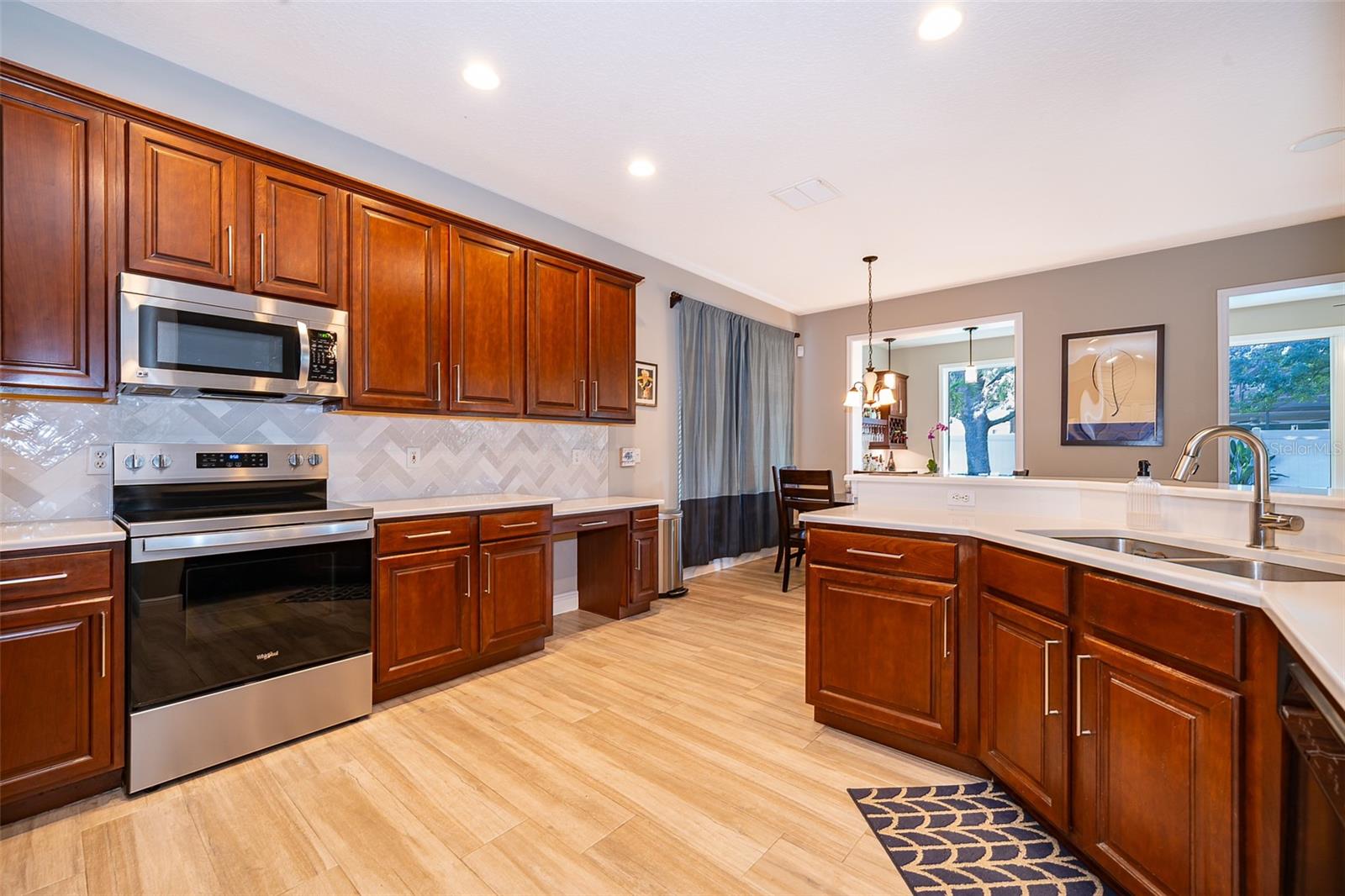 Image 17 of 47 For 394 Baymoor Way