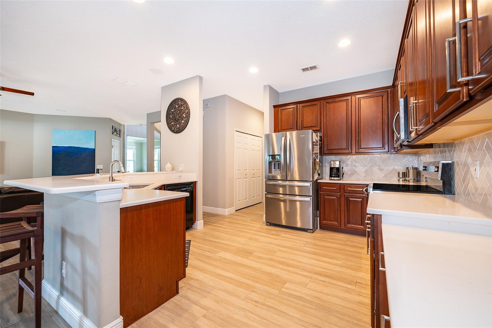 Image 19 of 47 For 394 Baymoor Way