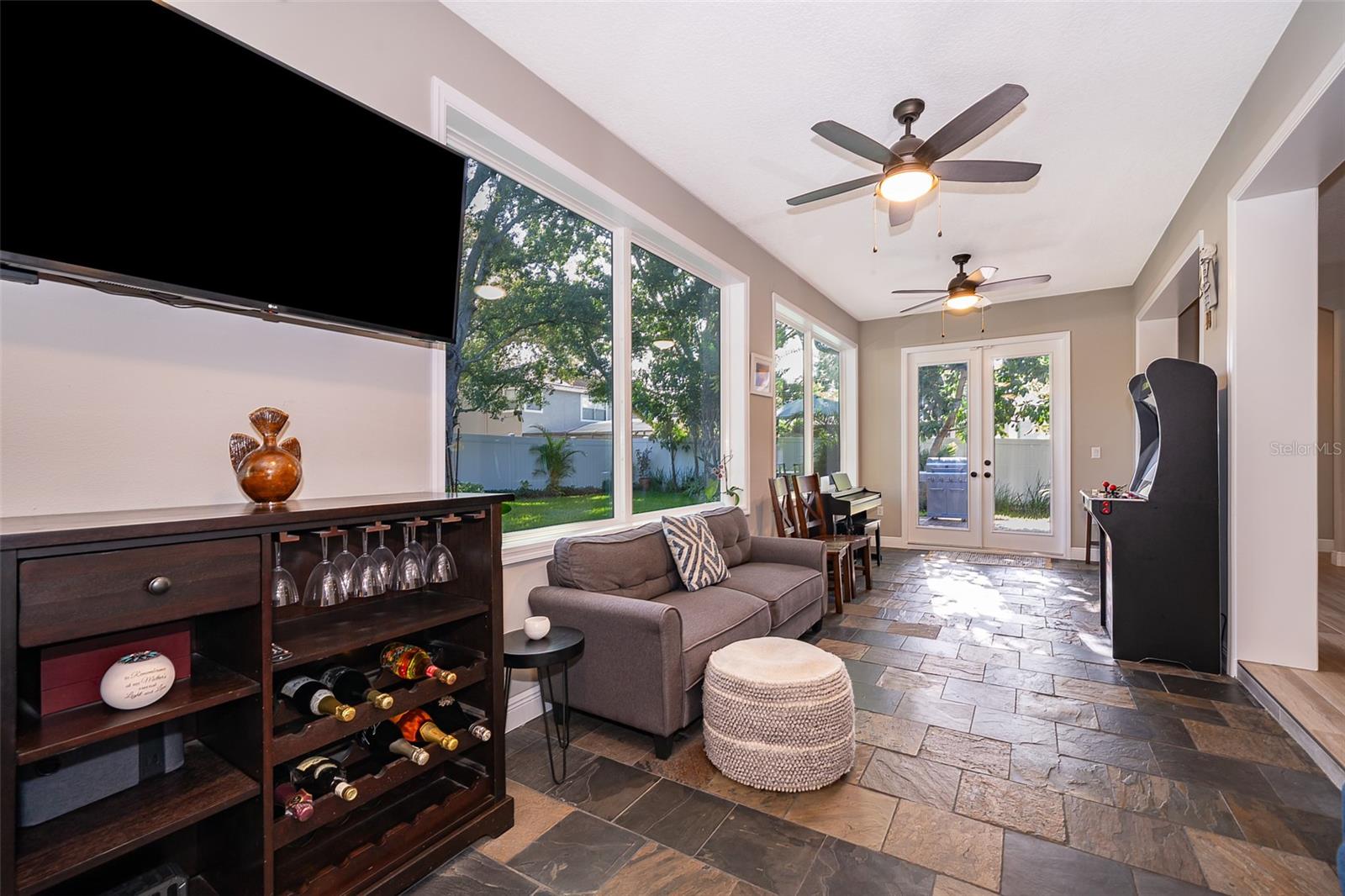 Image 21 of 47 For 394 Baymoor Way