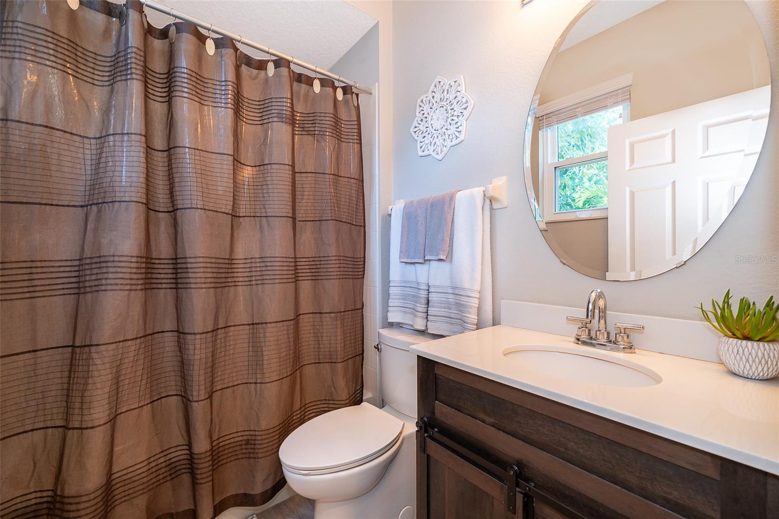 Image 23 of 47 For 394 Baymoor Way