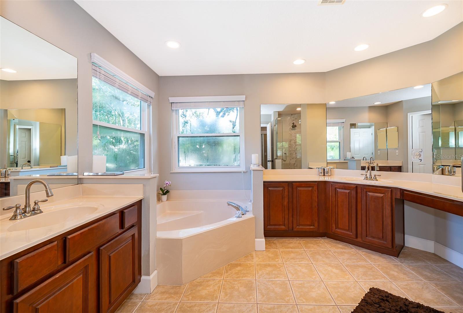 Image 29 of 47 For 394 Baymoor Way