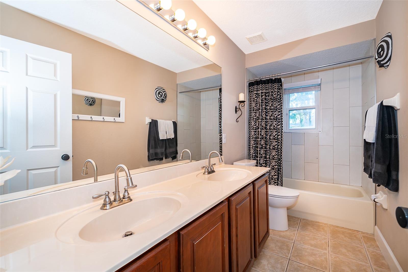 Image 32 of 47 For 394 Baymoor Way