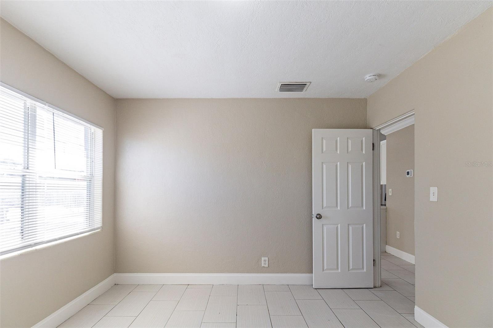 Image 18 of 34 For 4933 Balboa Drive