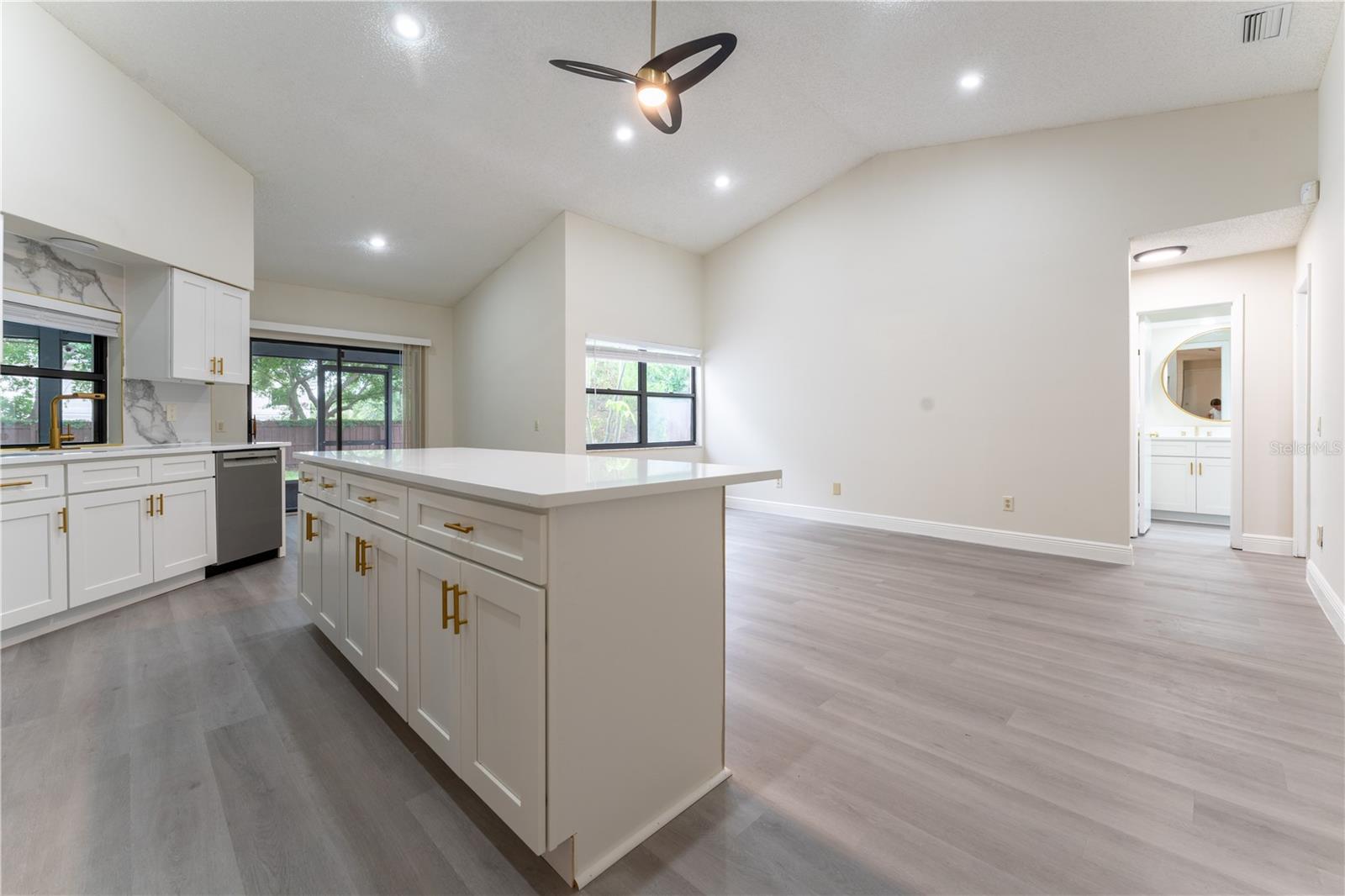 Image 19 of 42 For 6019 Crystal View Drive