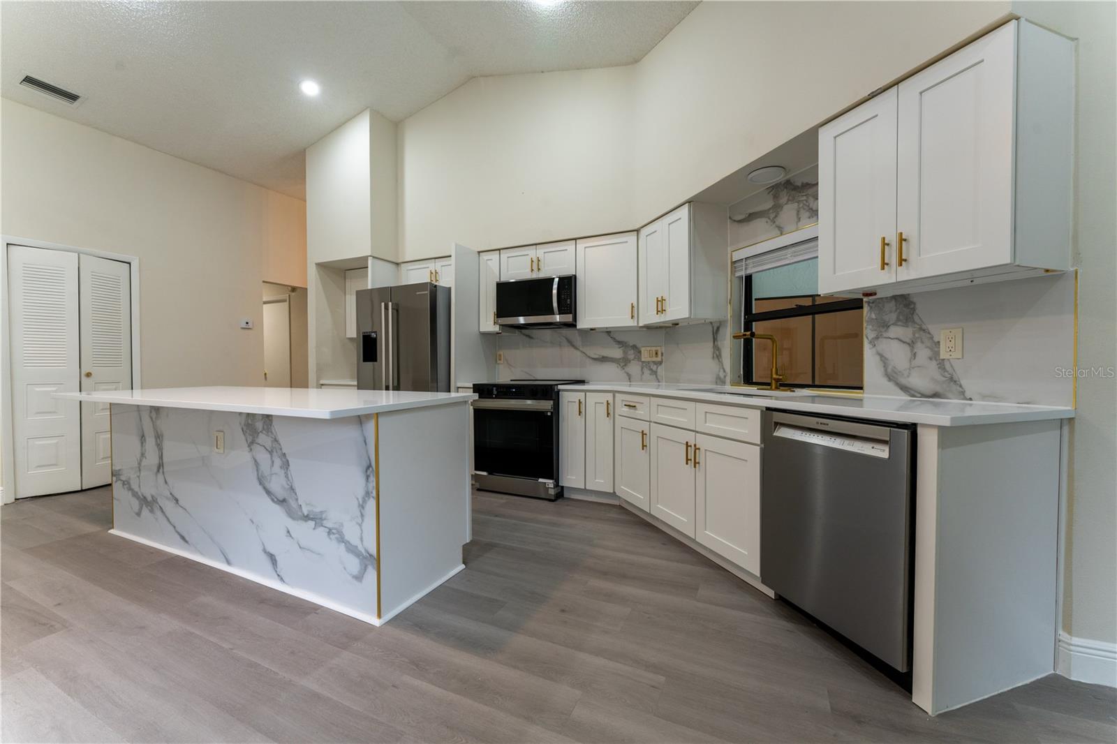 Image 22 of 42 For 6019 Crystal View Drive