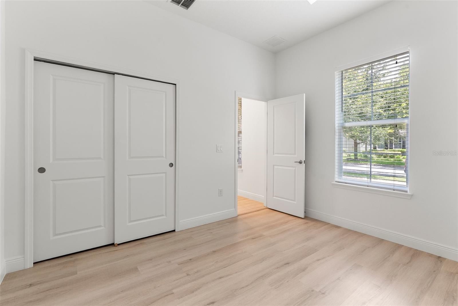 Image 13 of 37 For 15448 Murcott Blossom Boulevard