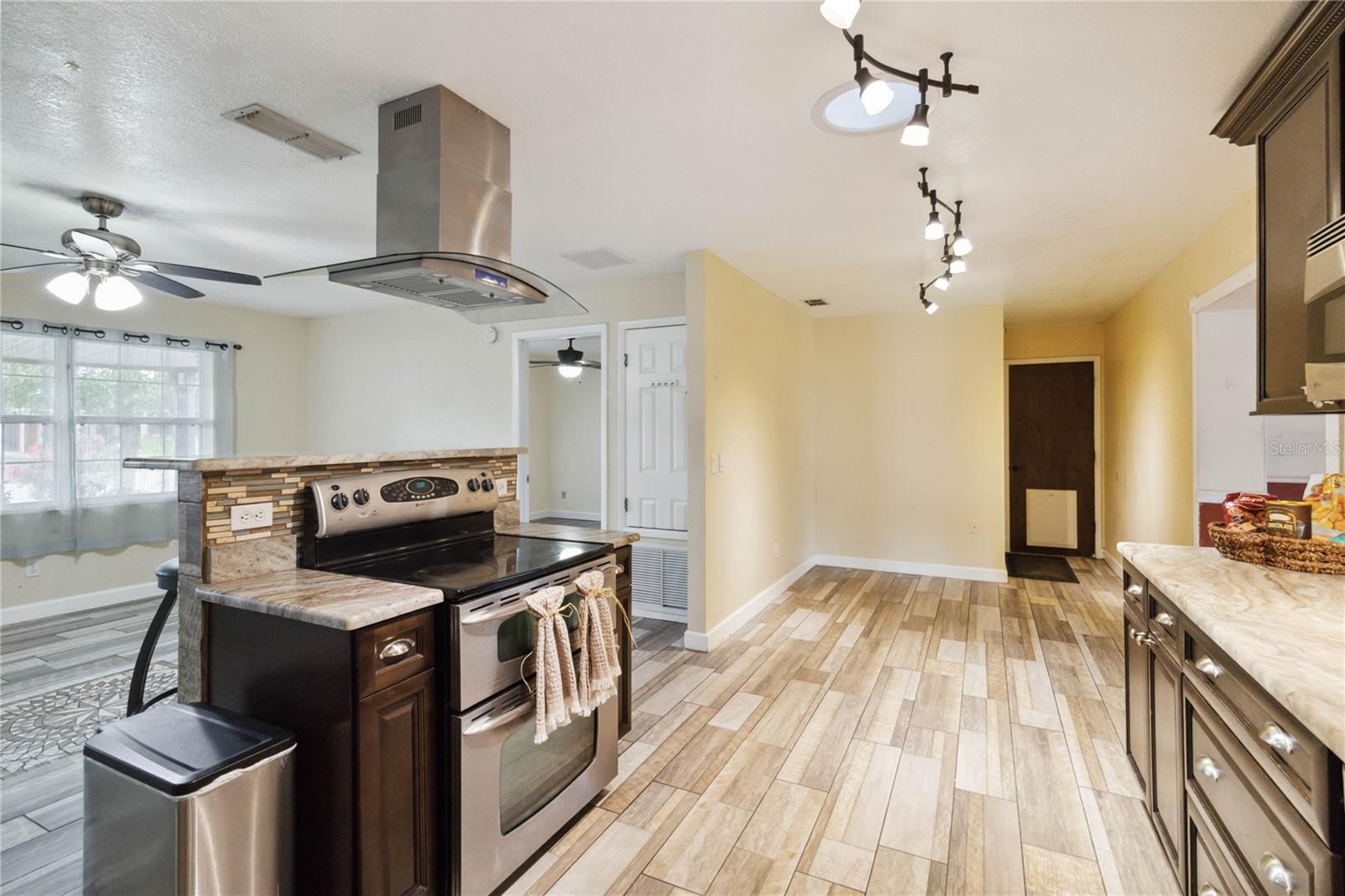 Image 12 of 47 For 14157 Louisville Court