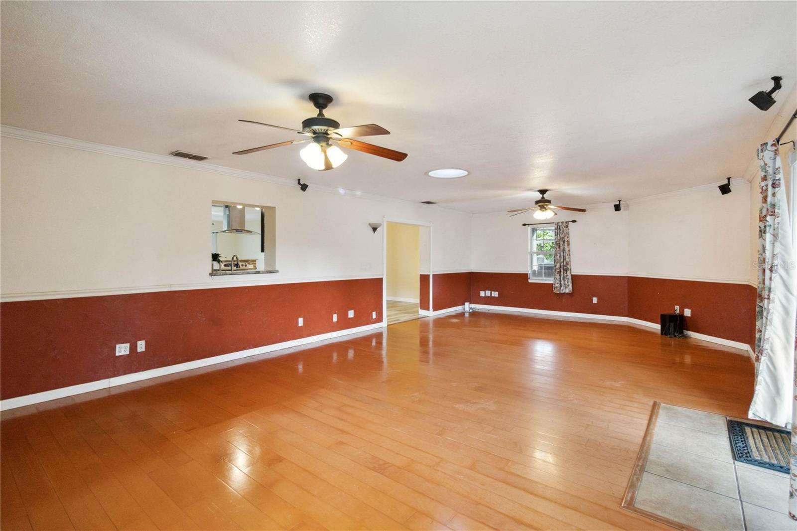 Image 17 of 47 For 14157 Louisville Court