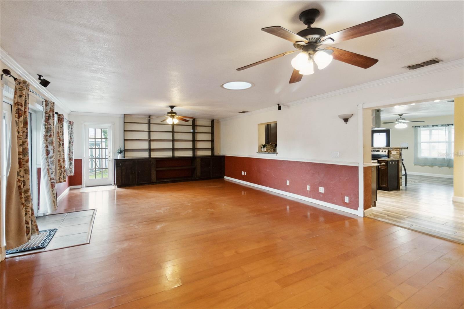 Image 18 of 47 For 14157 Louisville Court