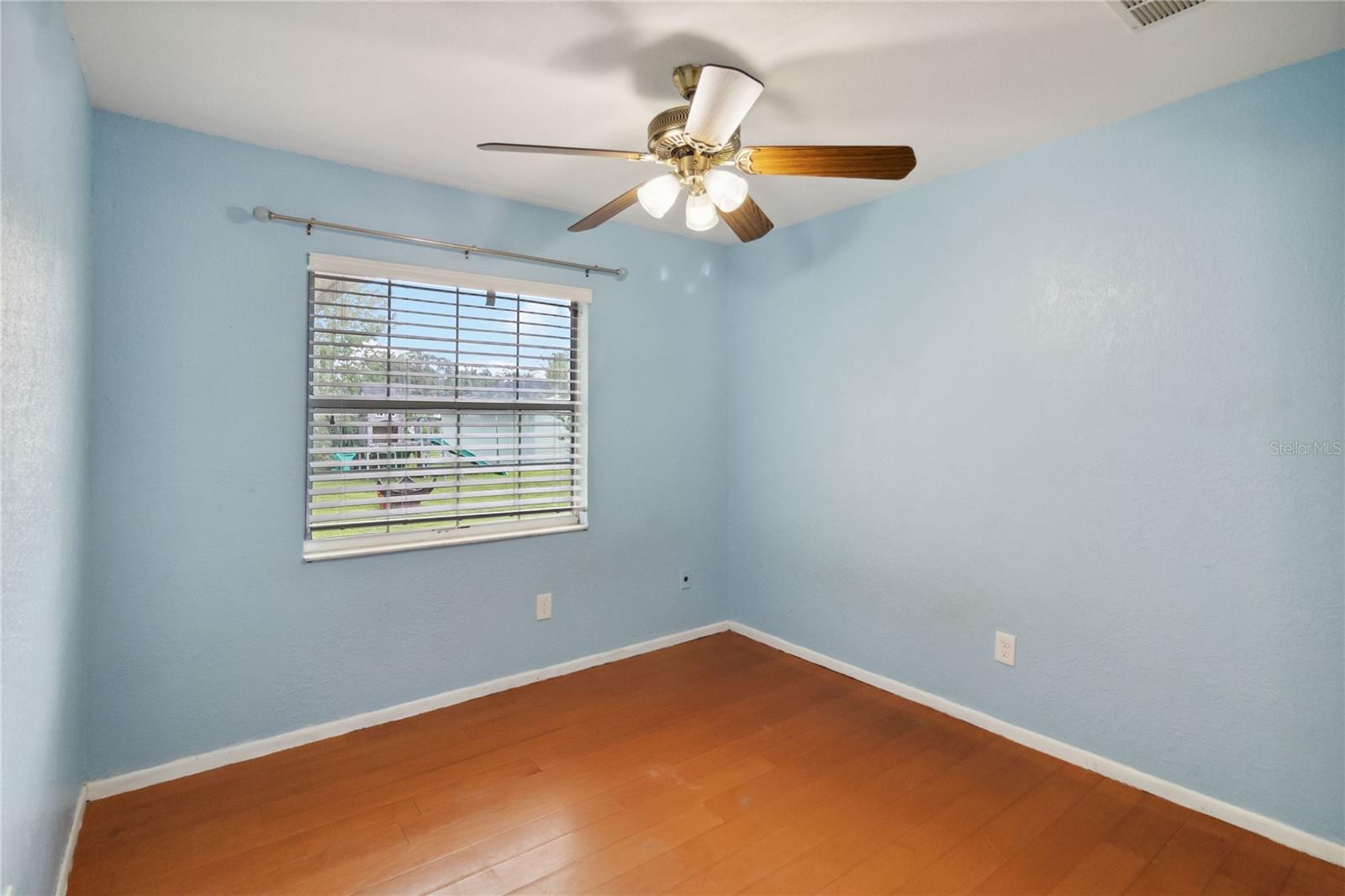 Image 19 of 47 For 14157 Louisville Court