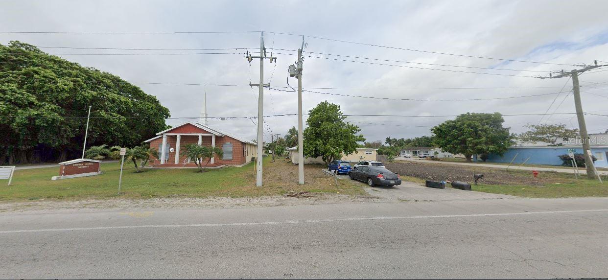 Image 4 of 4 For 715 Nw 16th St Road