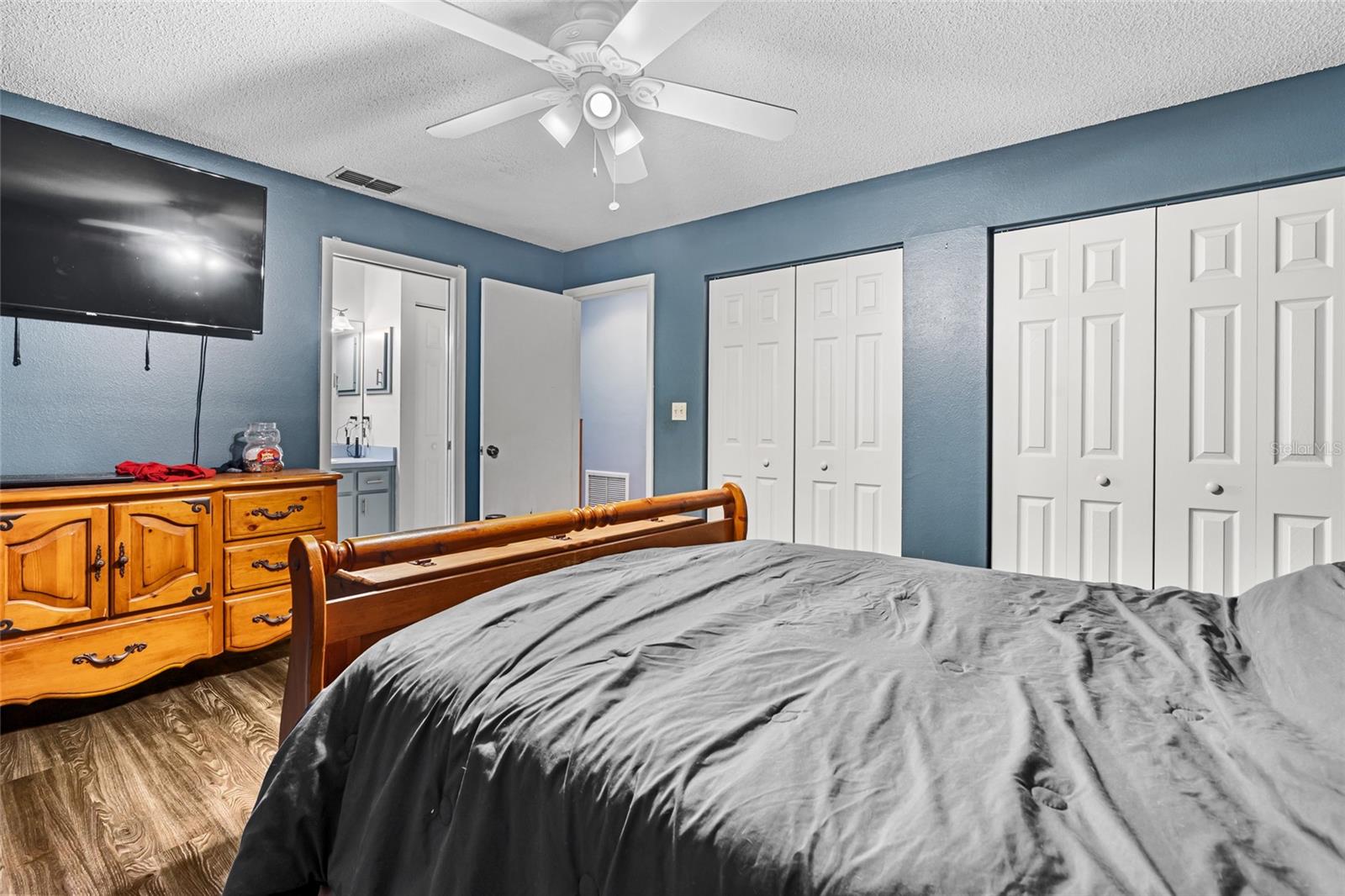 Image 23 of 29 For 8311 174 Place