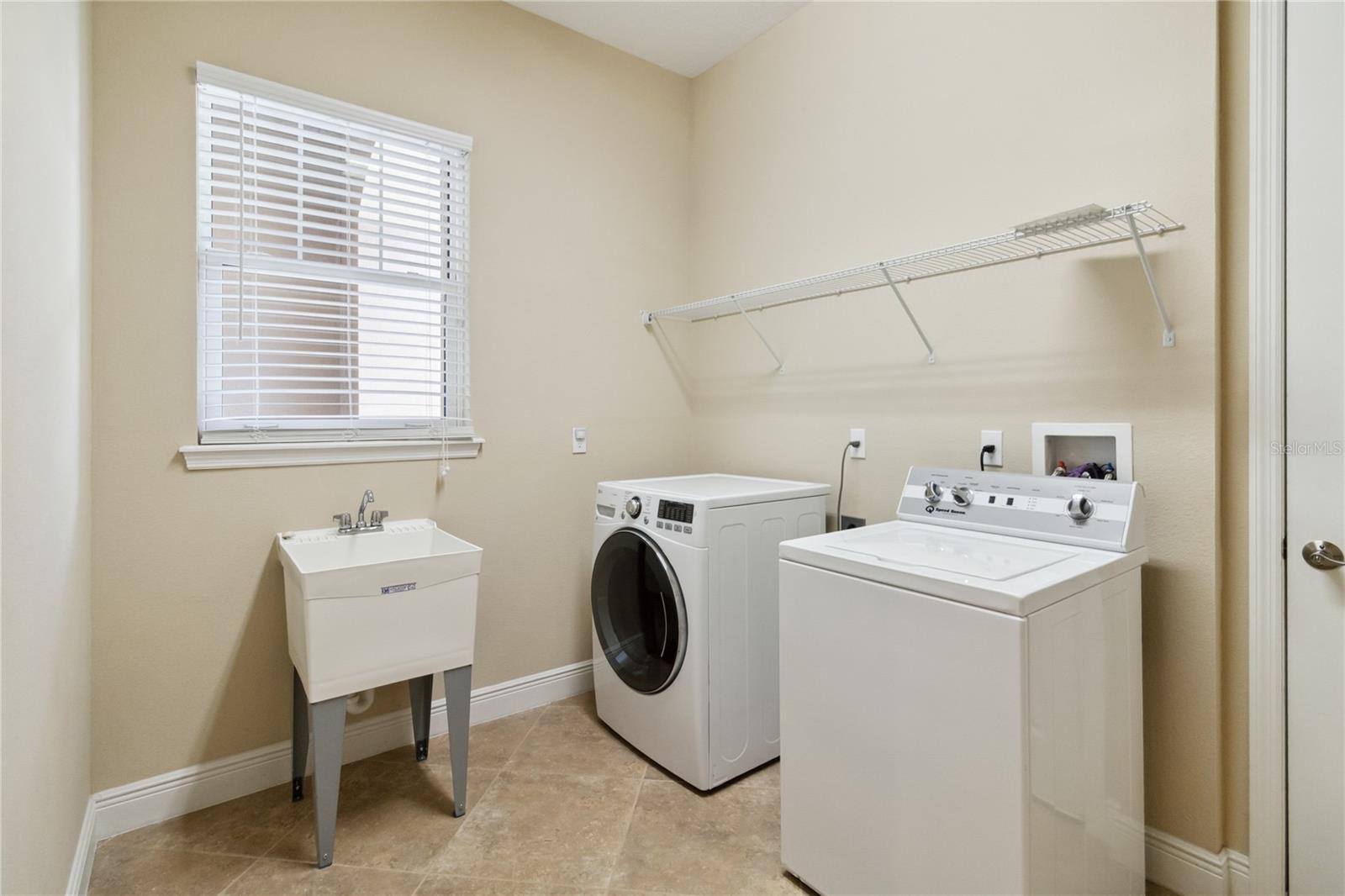 Image 36 of 53 For 207 Spalding Way