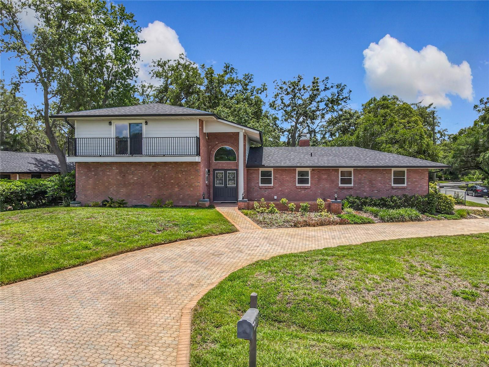 Image 13 of 95 For 1850 Lakeshore Cir