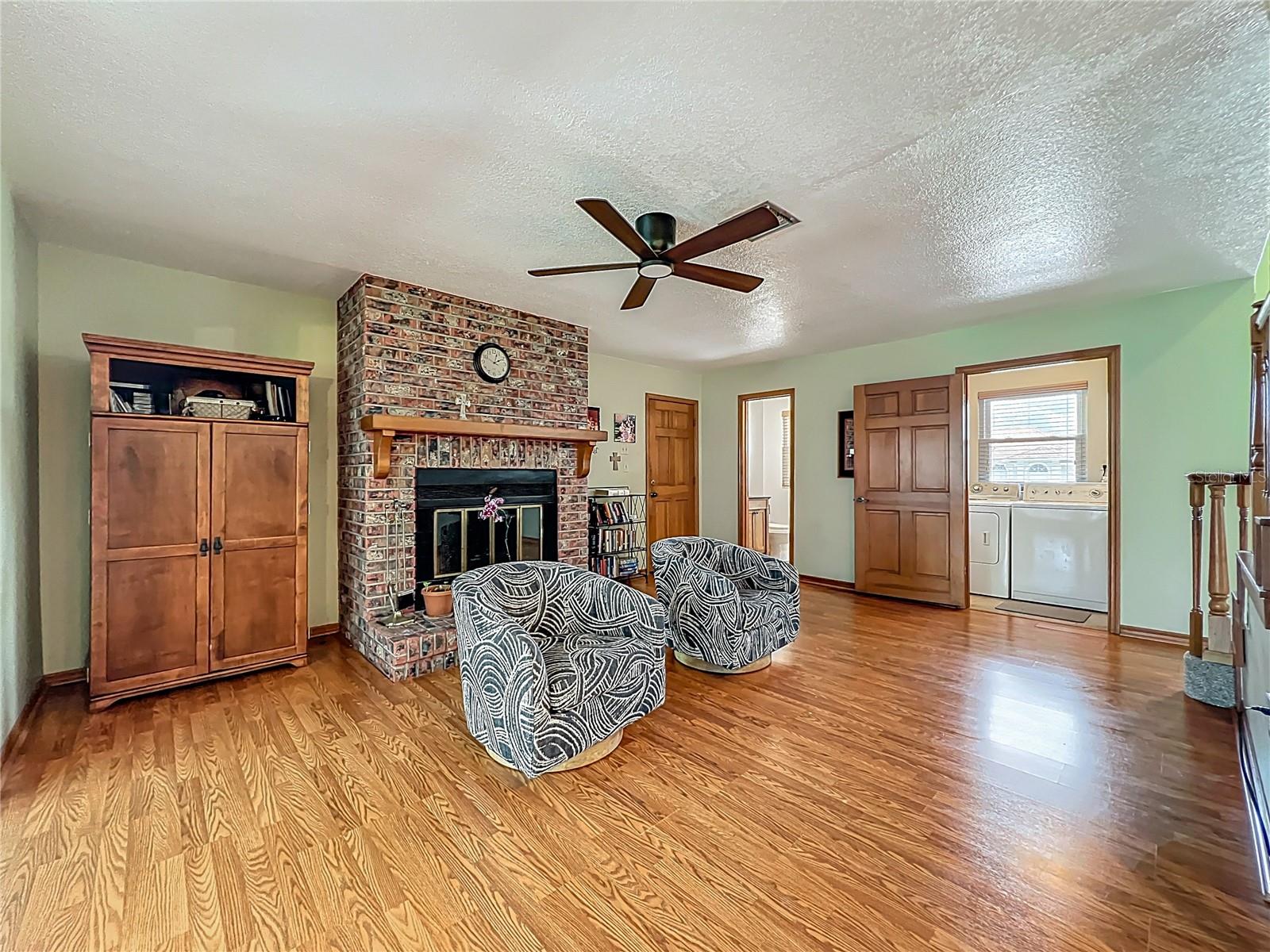 Image 14 of 95 For 1850 Lakeshore Cir