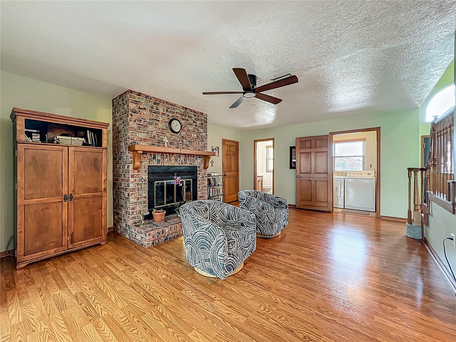 Image 15 of 95 For 1850 Lakeshore Cir