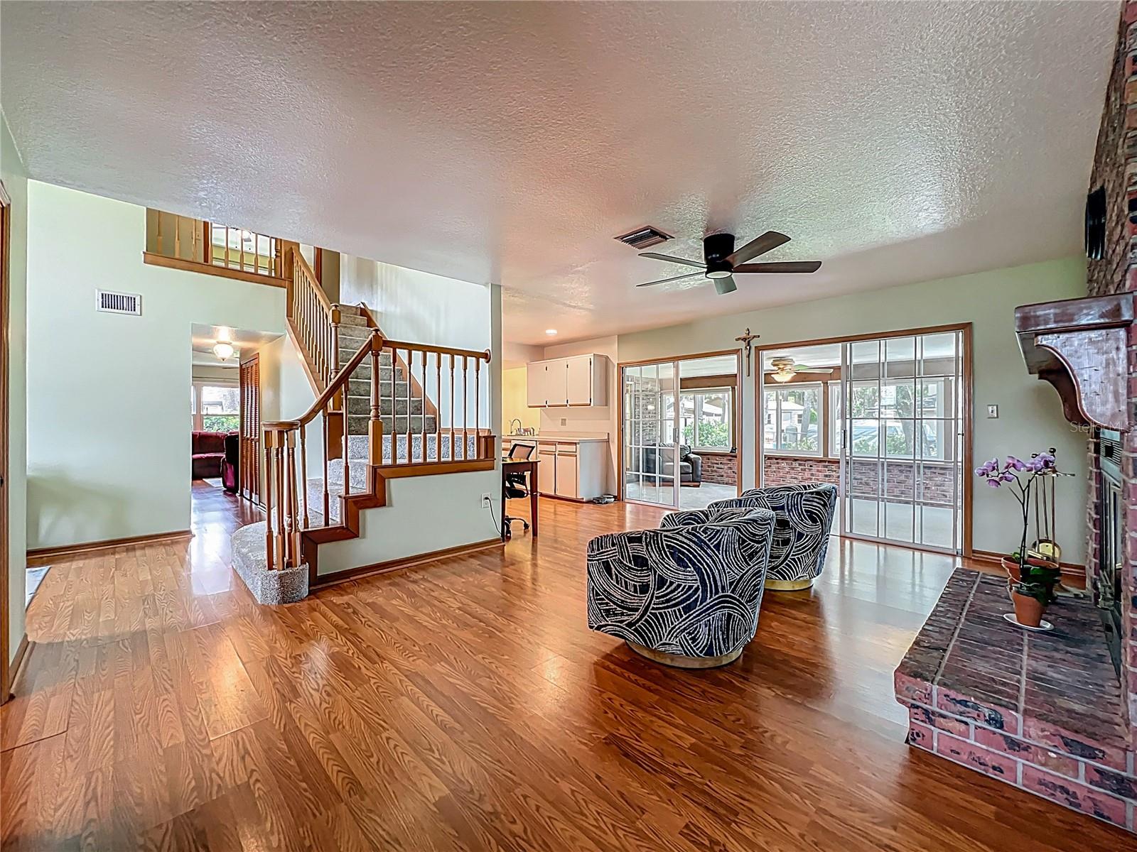 Image 16 of 95 For 1850 Lakeshore Cir