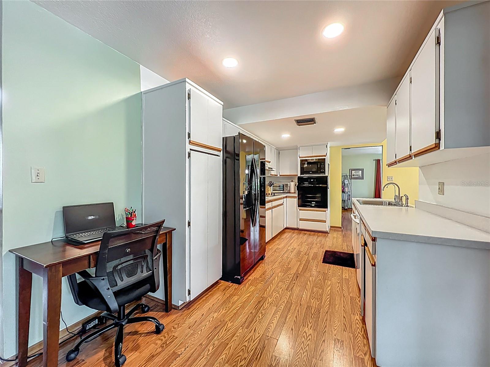 Image 18 of 95 For 1850 Lakeshore Cir