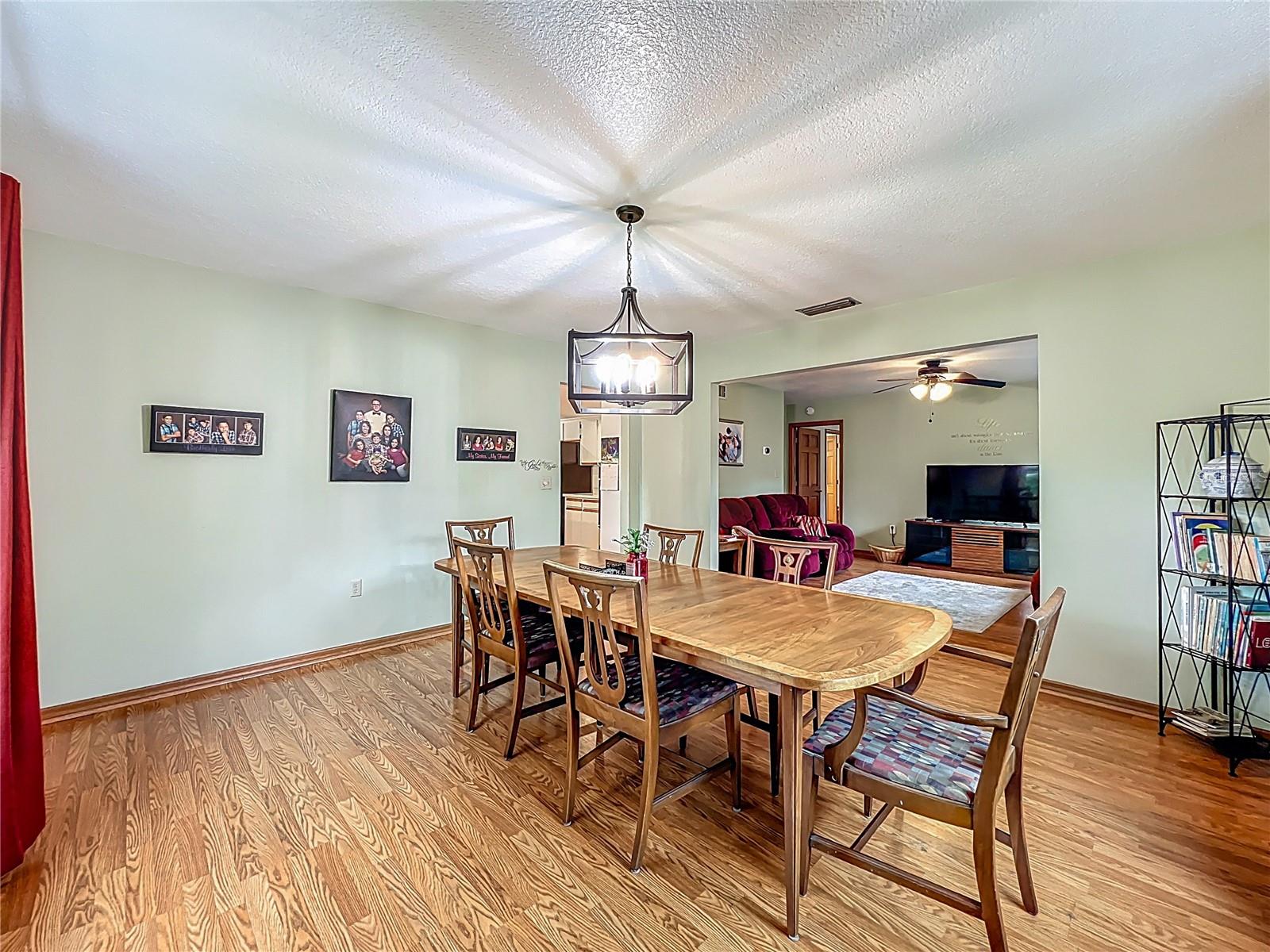 Image 23 of 95 For 1850 Lakeshore Cir