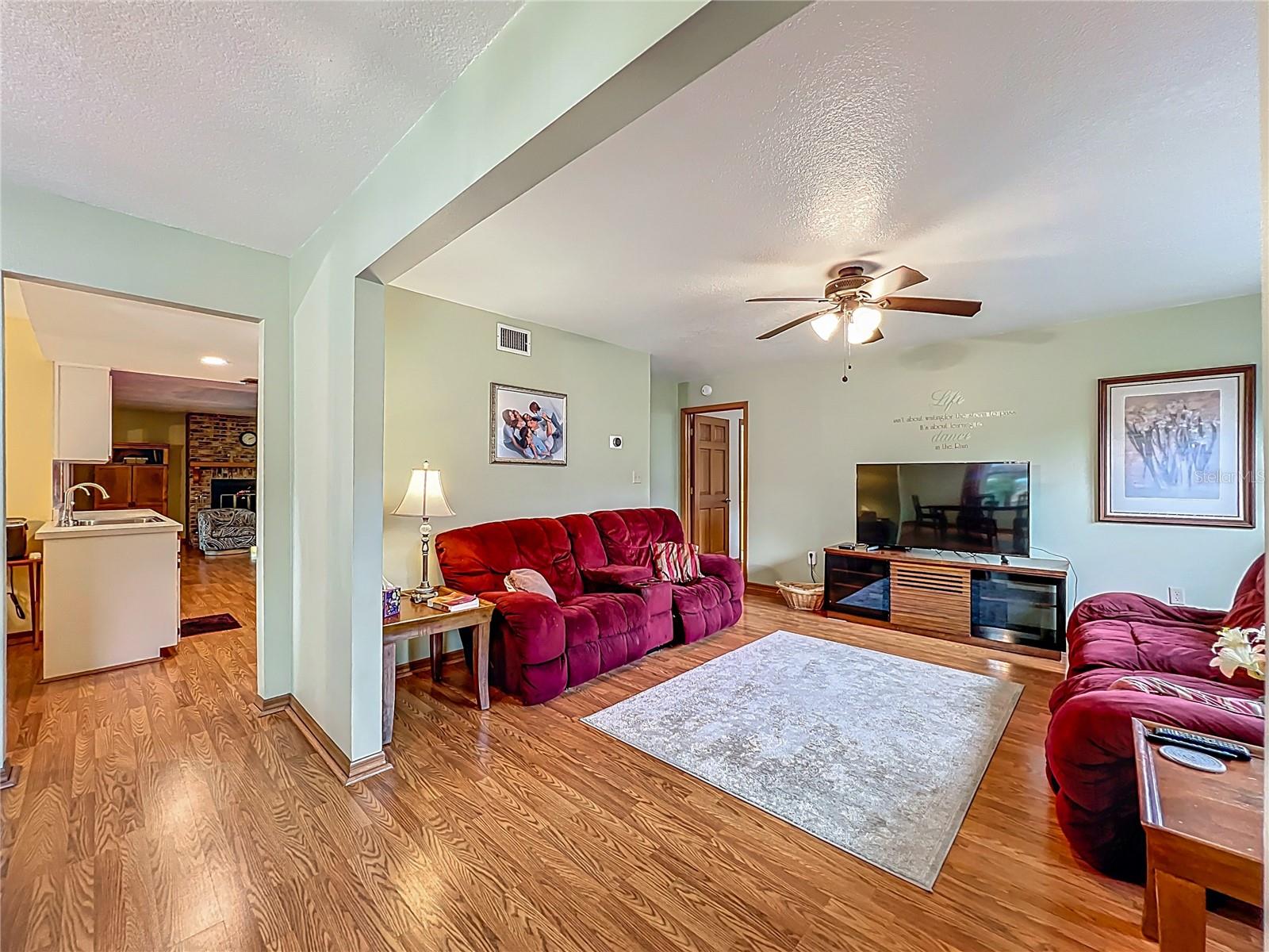 Image 24 of 95 For 1850 Lakeshore Cir