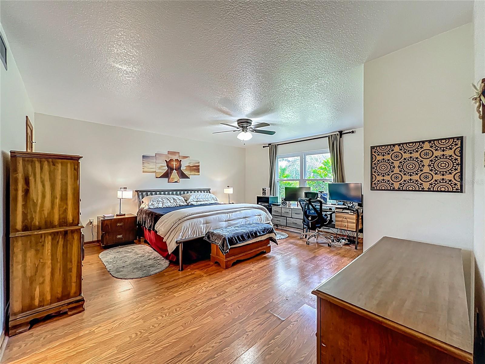 Image 29 of 95 For 1850 Lakeshore Cir