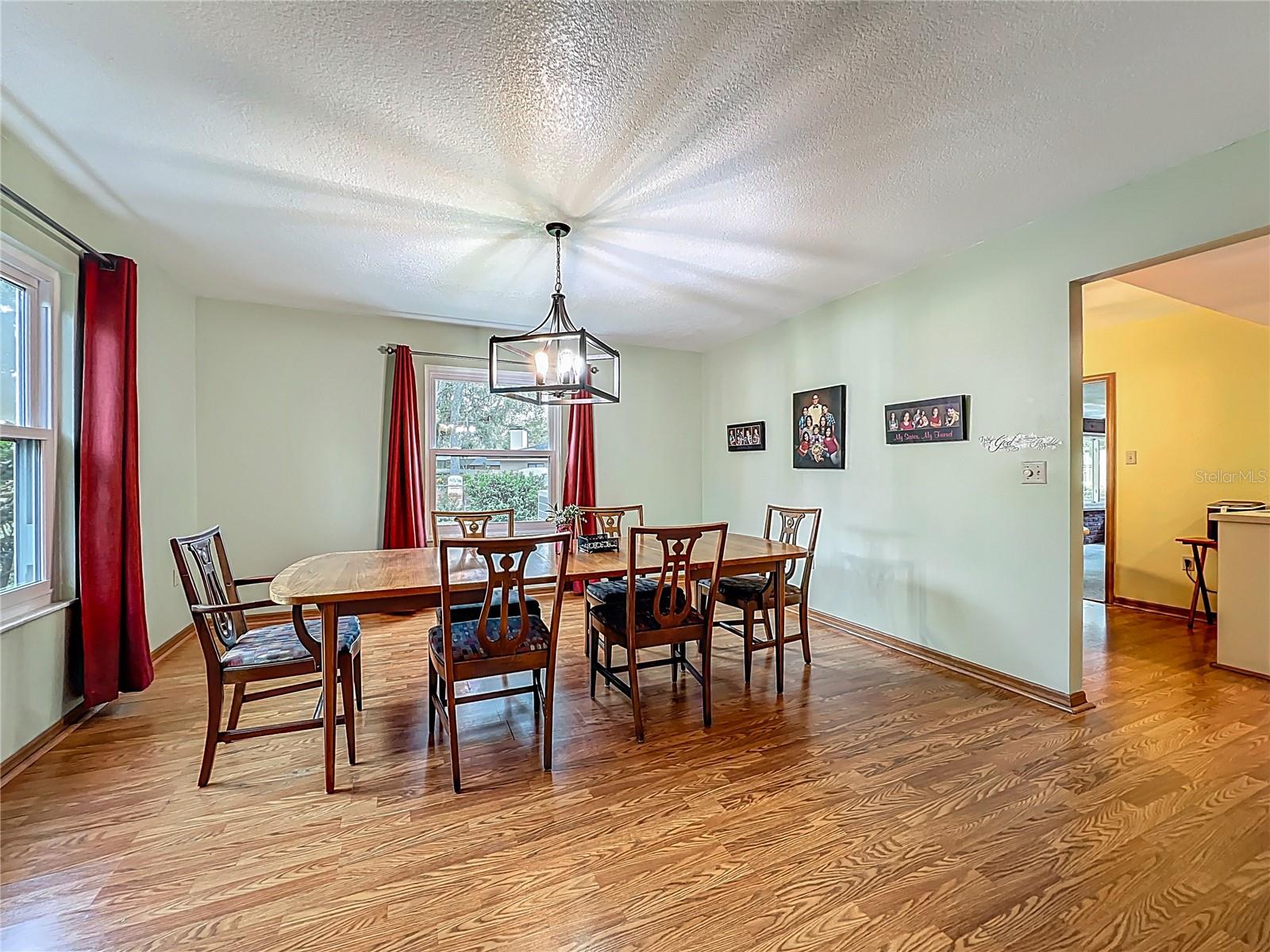 Image 3 of 95 For 1850 Lakeshore Cir