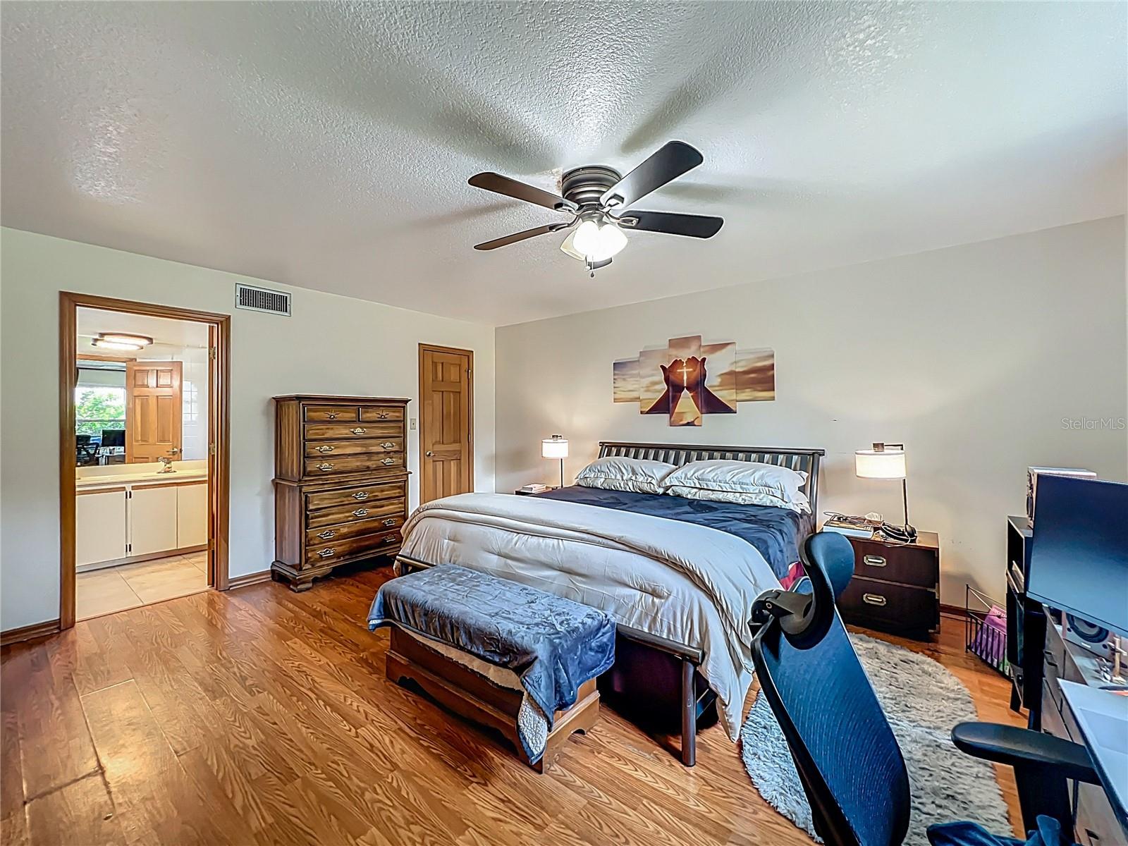 Image 30 of 95 For 1850 Lakeshore Cir