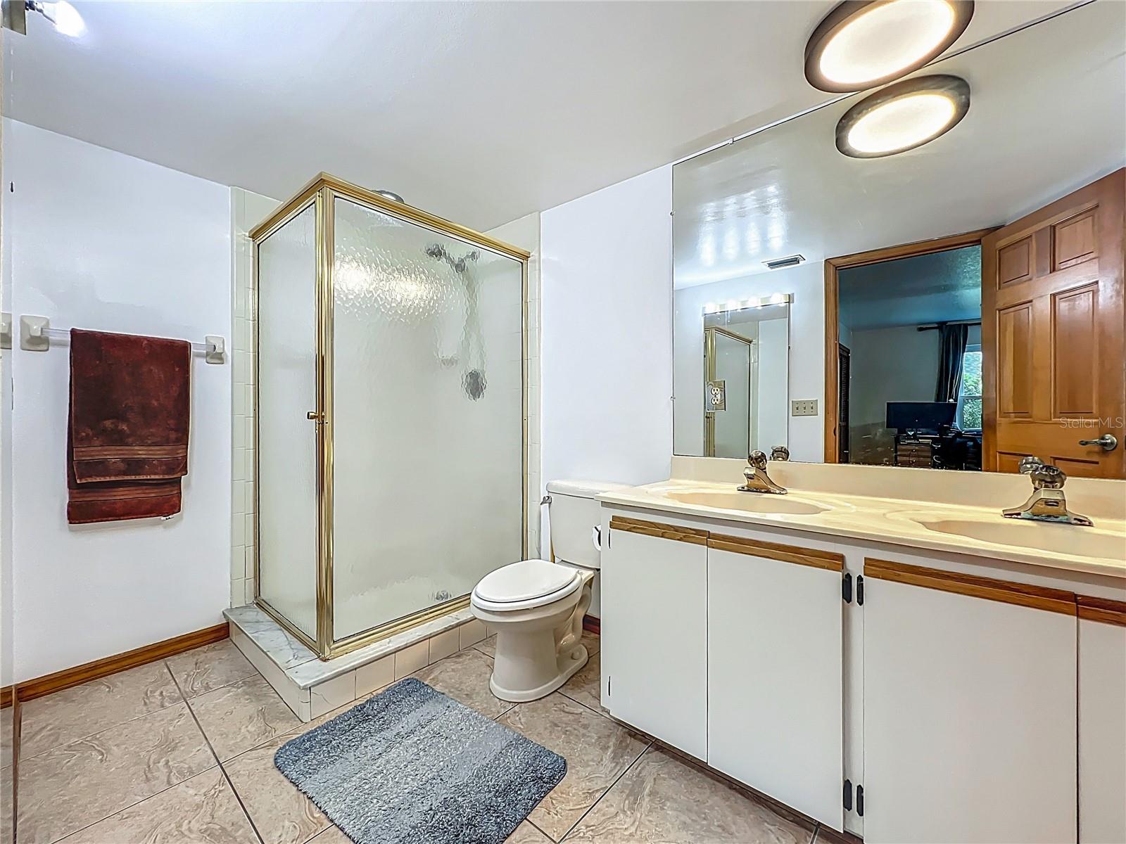 Image 32 of 95 For 1850 Lakeshore Cir