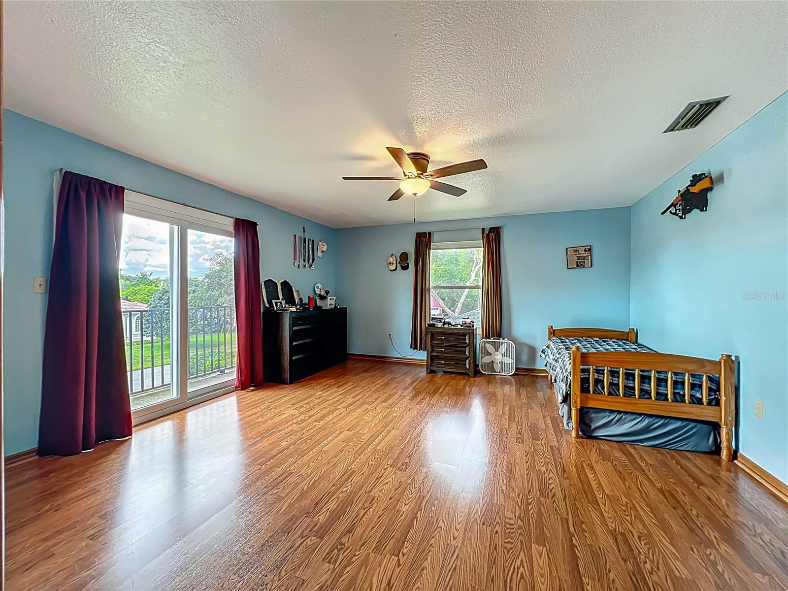 Image 36 of 95 For 1850 Lakeshore Cir